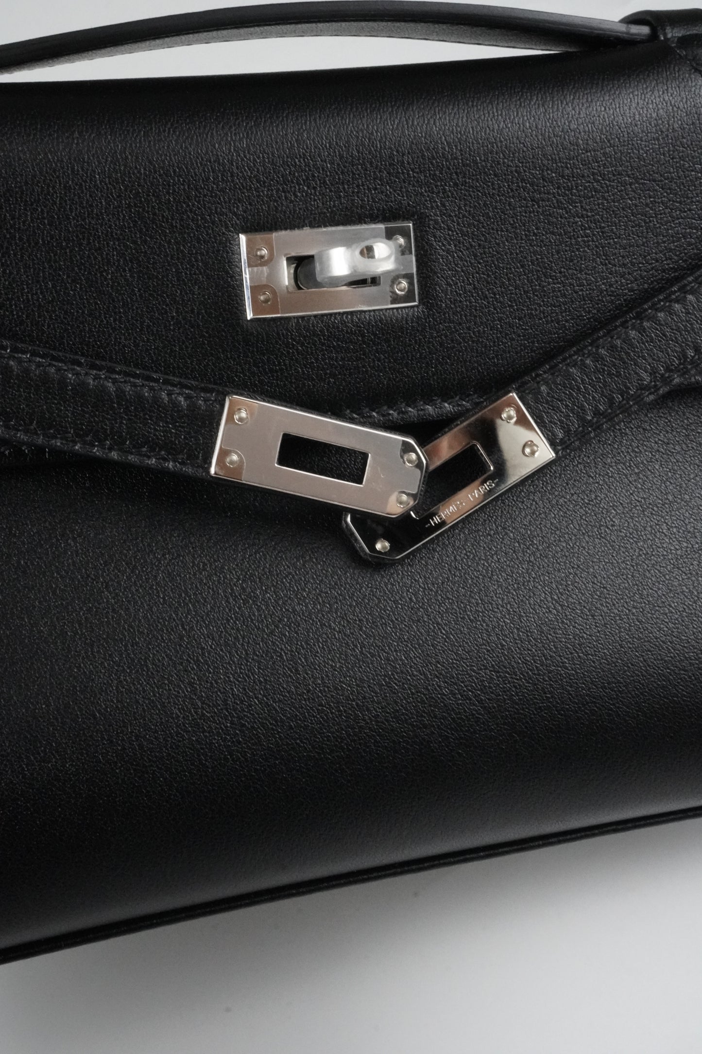 Kelly Pochette in Noir Swift leather