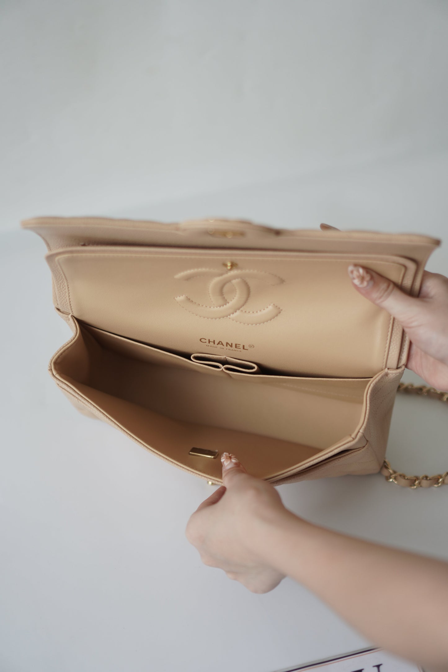 Classic Flap Medium – Beige Clair Caviar with Gold Hardware