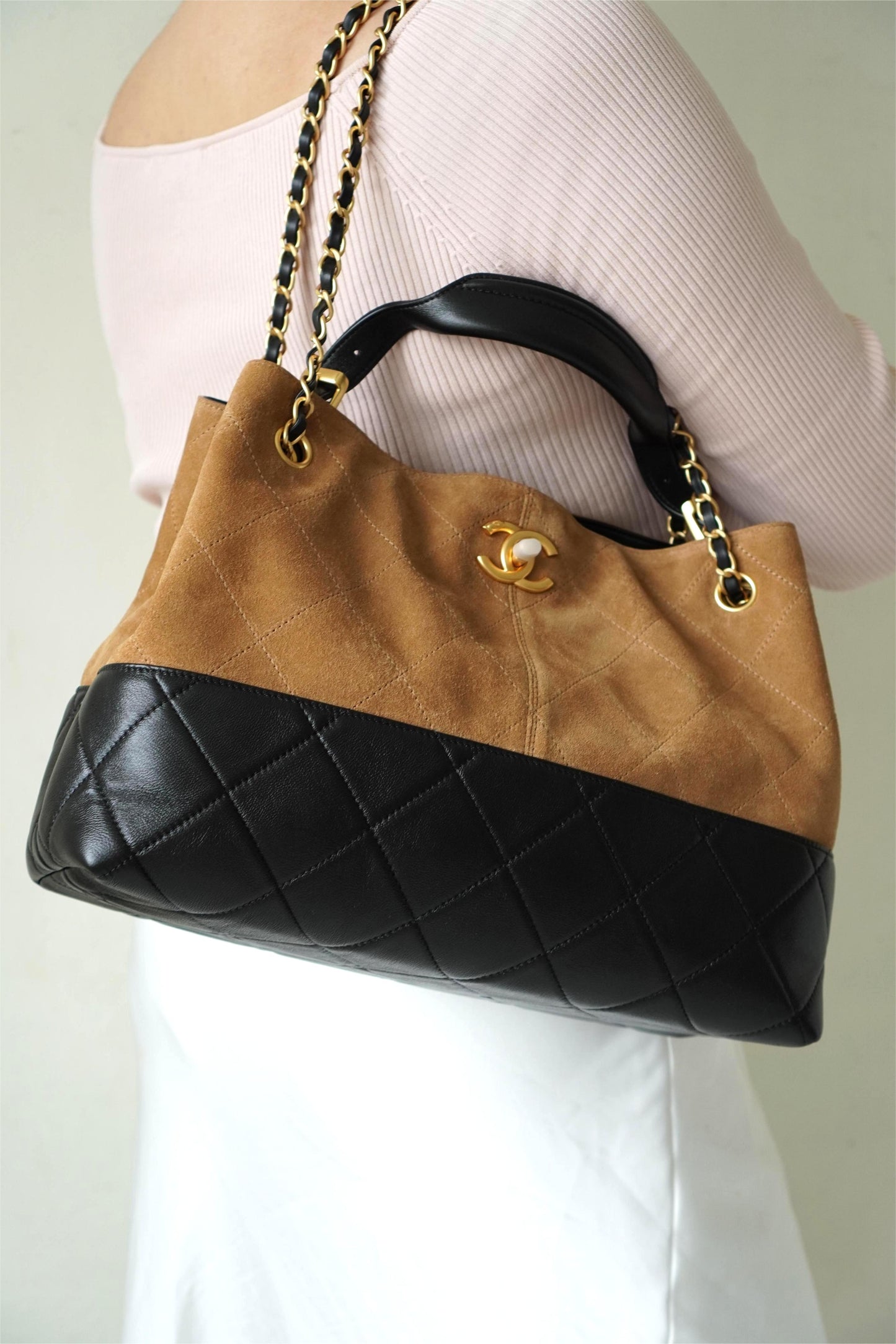 25A Suede Hobo