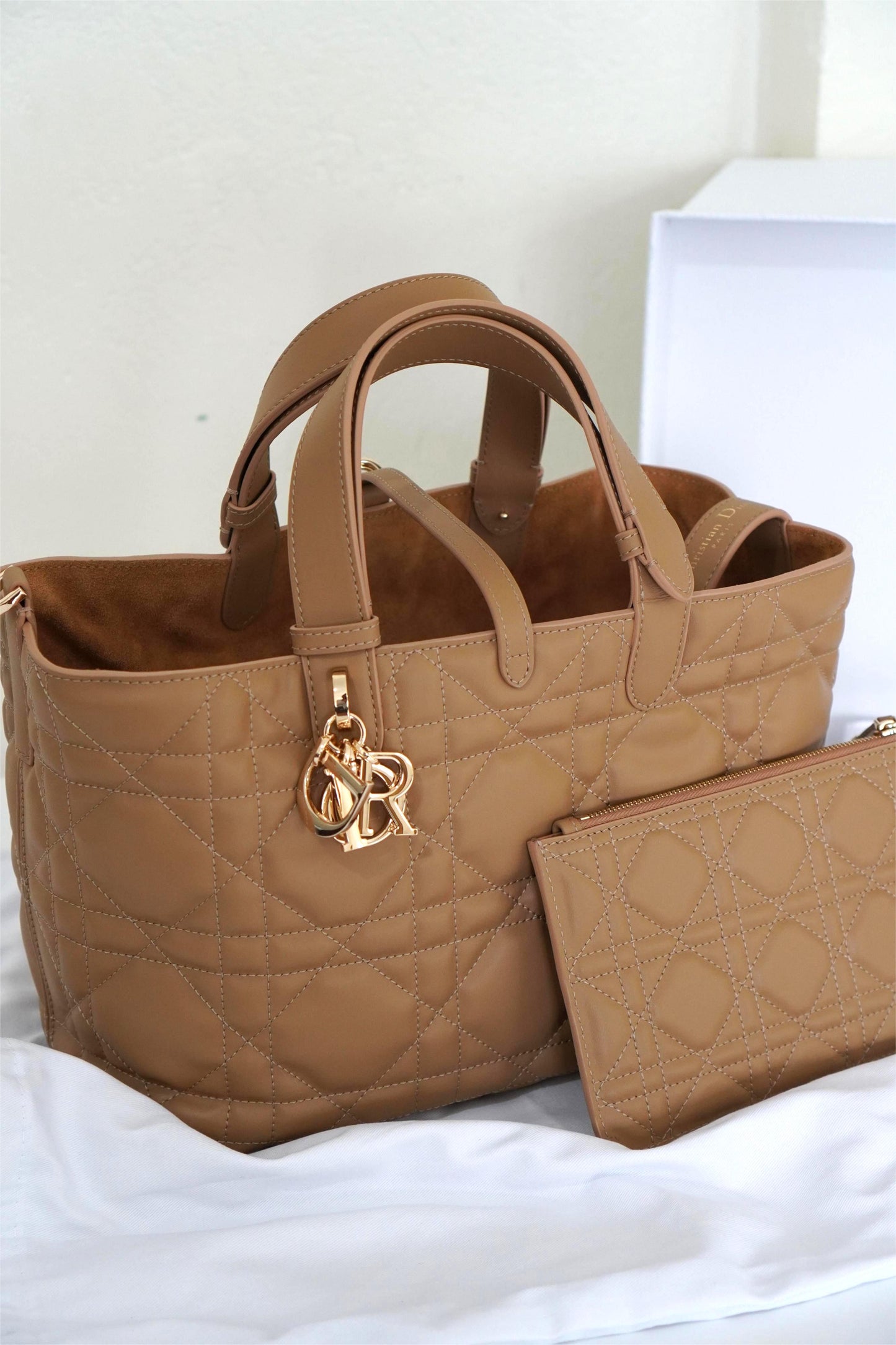 Toujours Tote in Warm Caramel