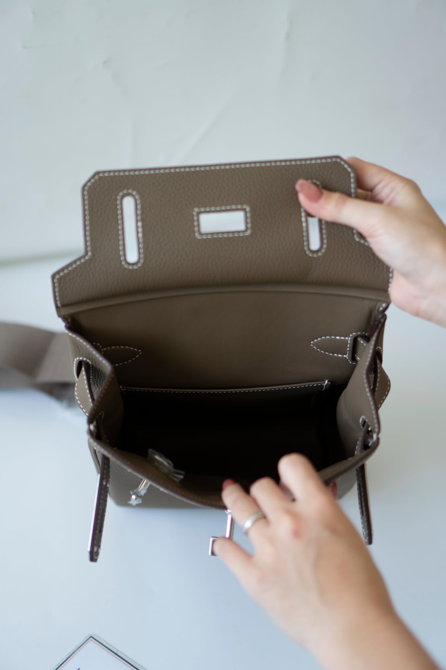 HAC à Dos PM – Étoupe Togo Leather in Palladium Hardware