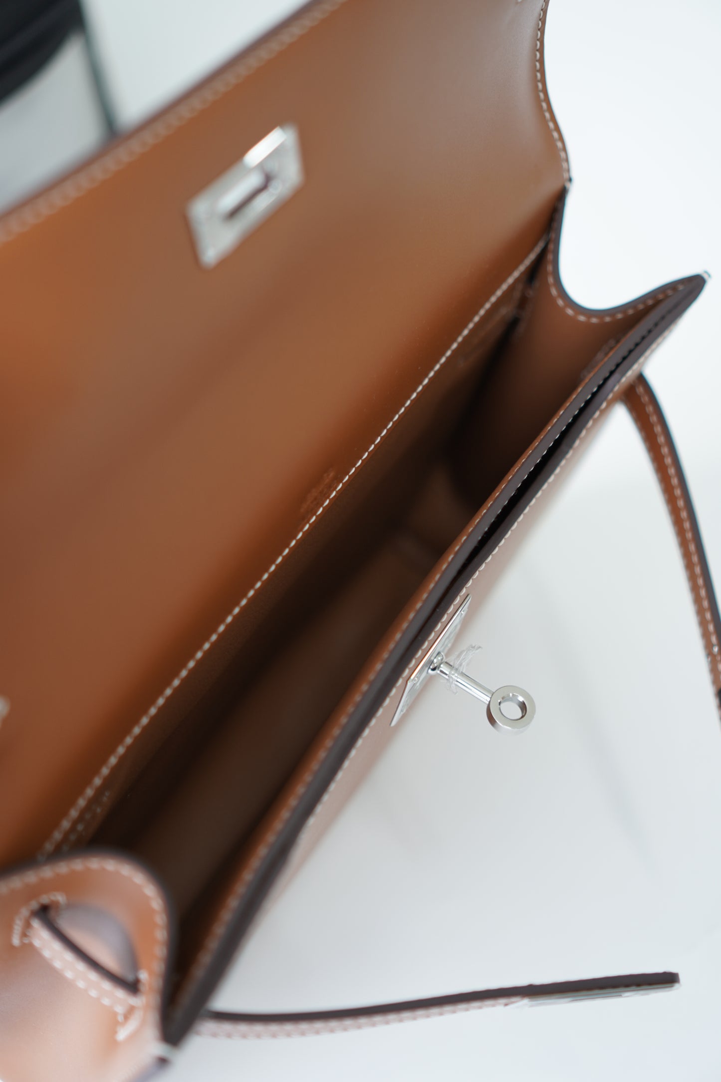 Depeches in Barenia leather