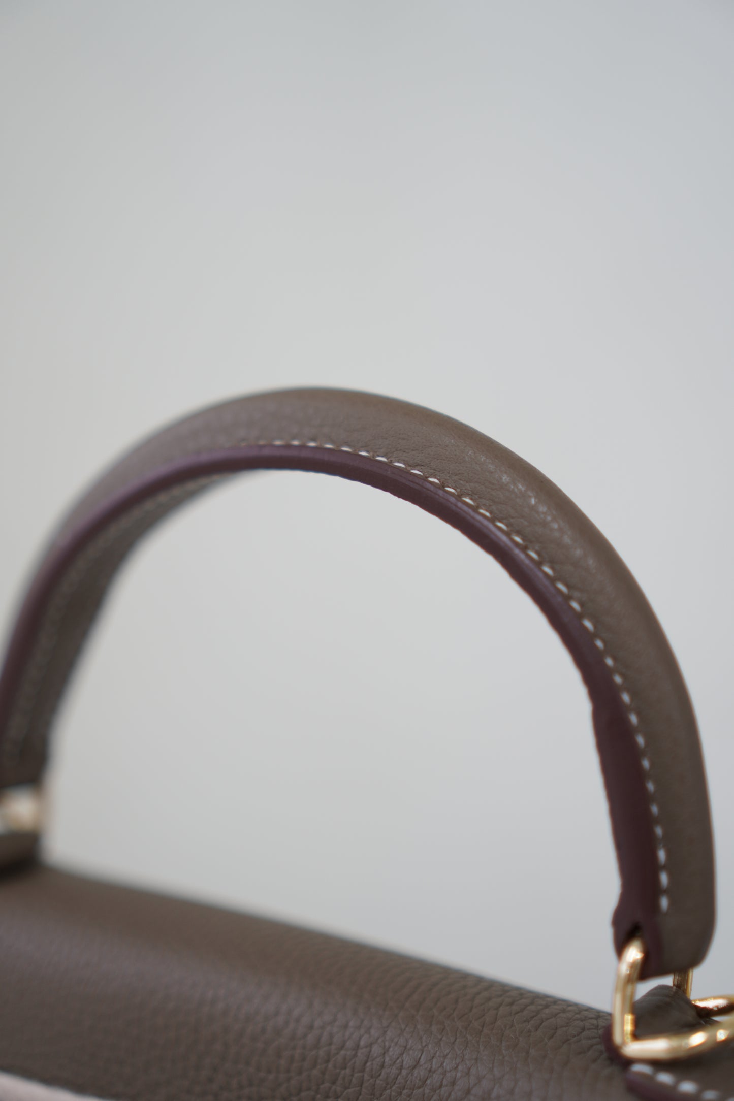 Kelly 25 in Etoupe Togo leather