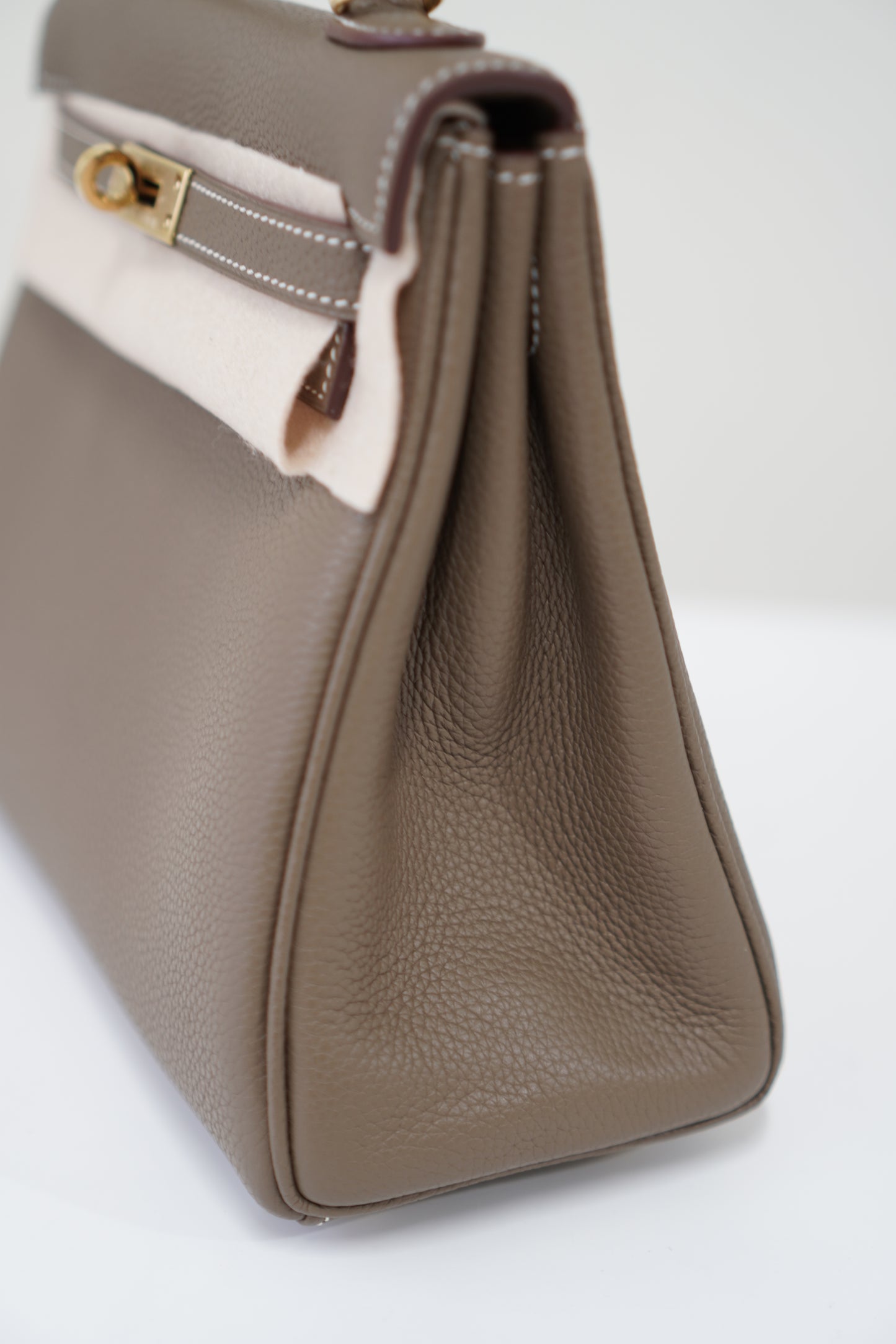 Kelly 25 in Etoupe Togo leather