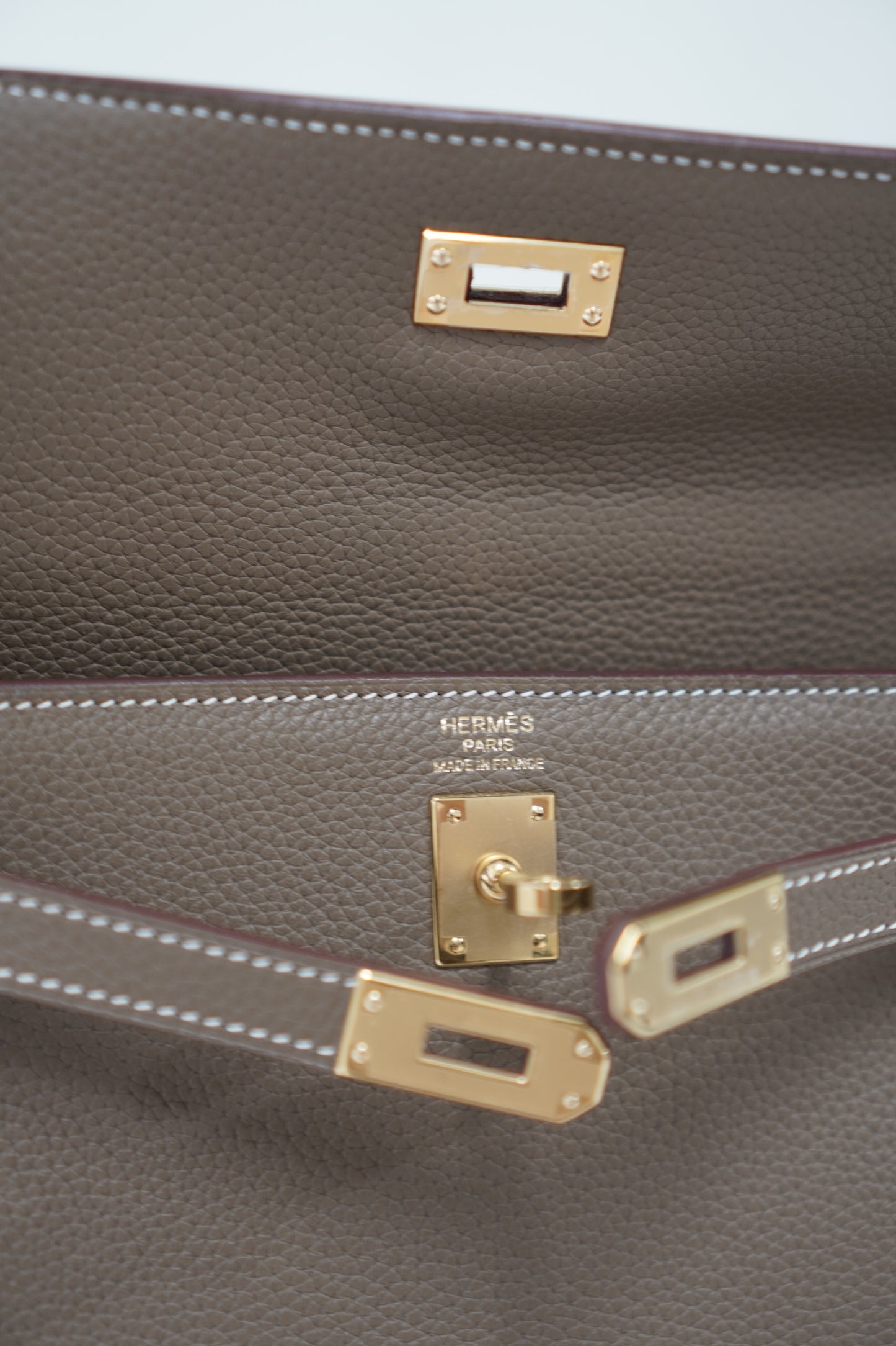 Kelly 25 in Etoupe Togo leather