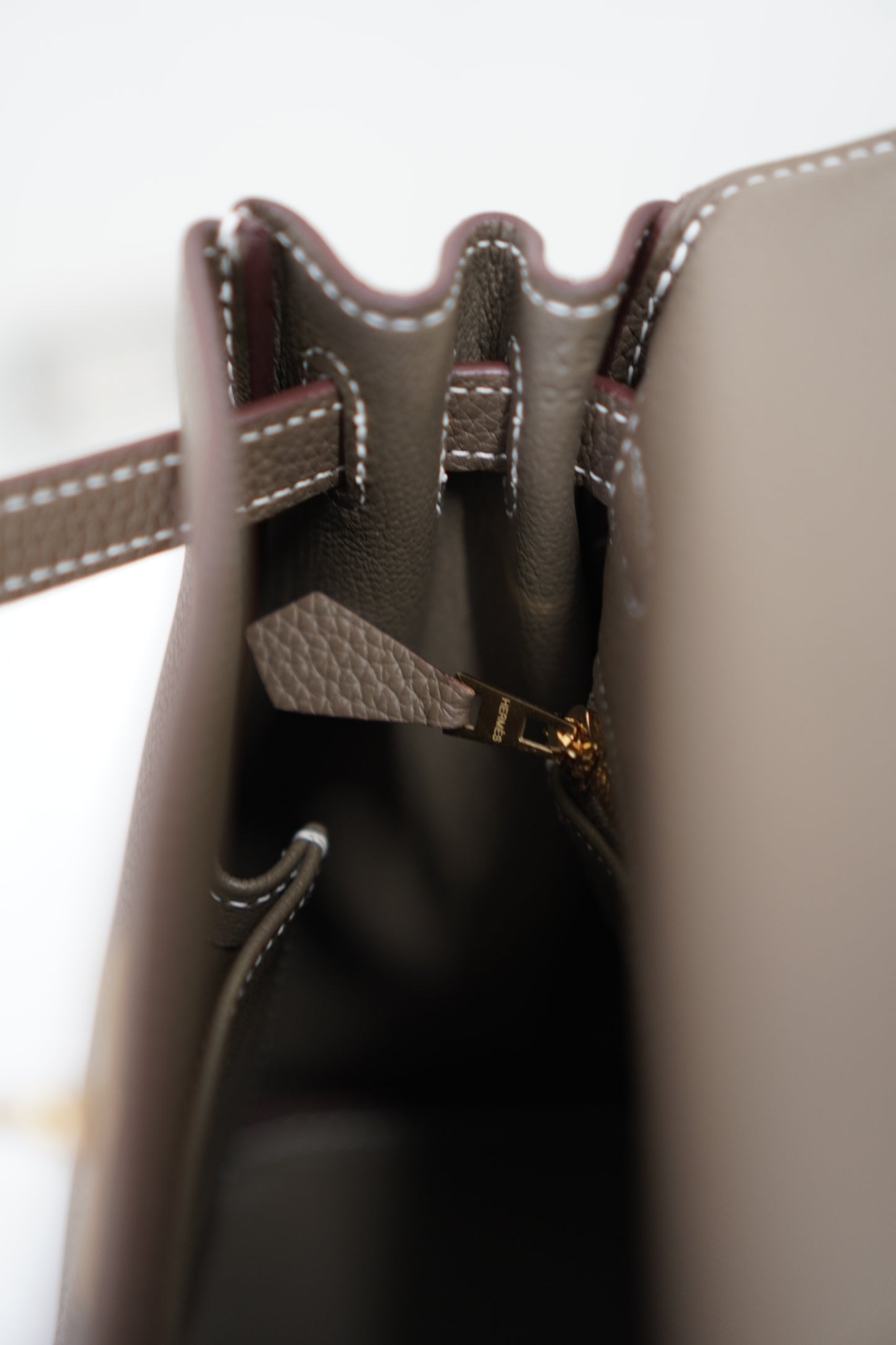 Kelly 25 in Etoupe Togo leather