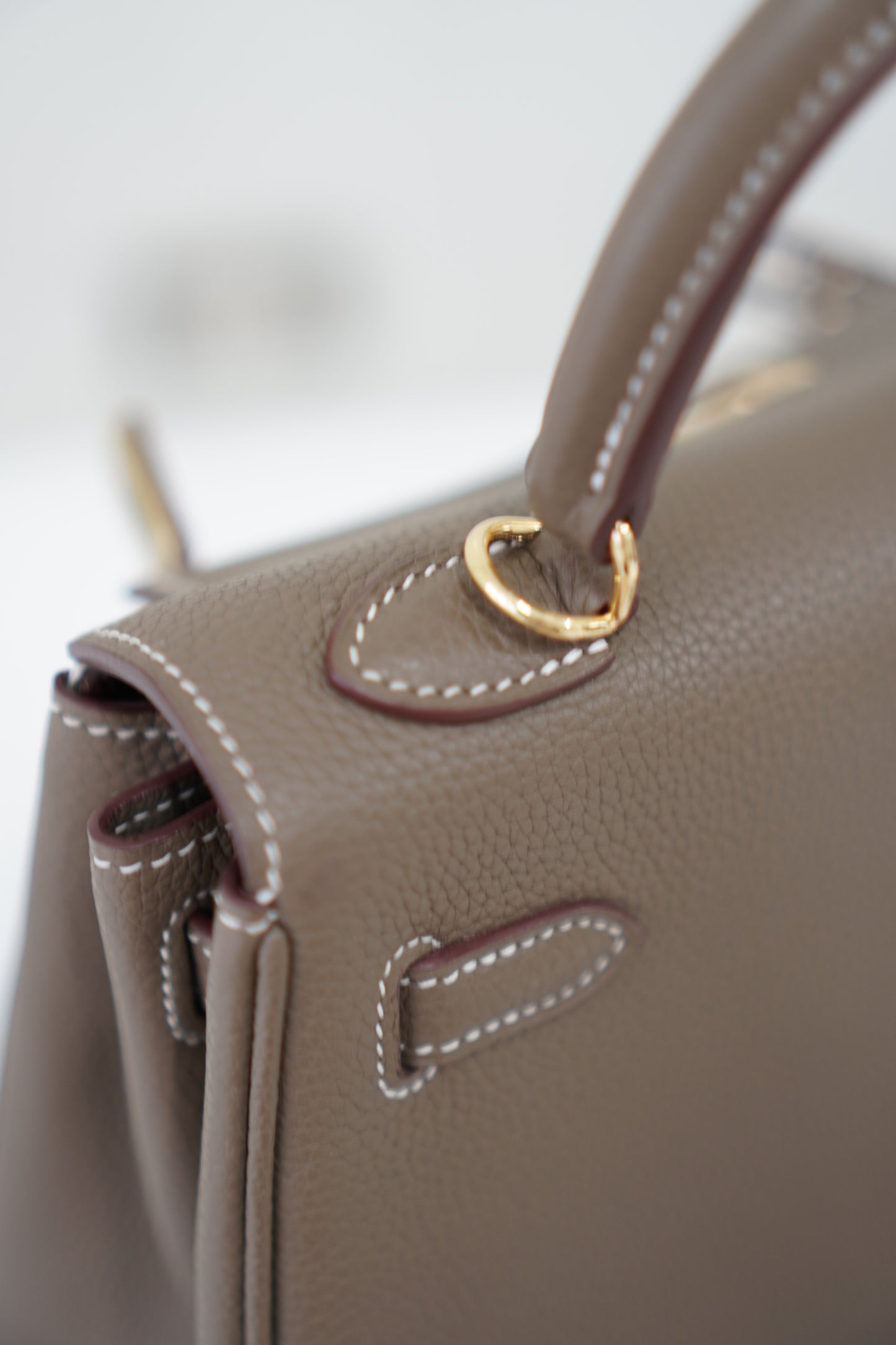 Kelly 25 in Etoupe Togo leather