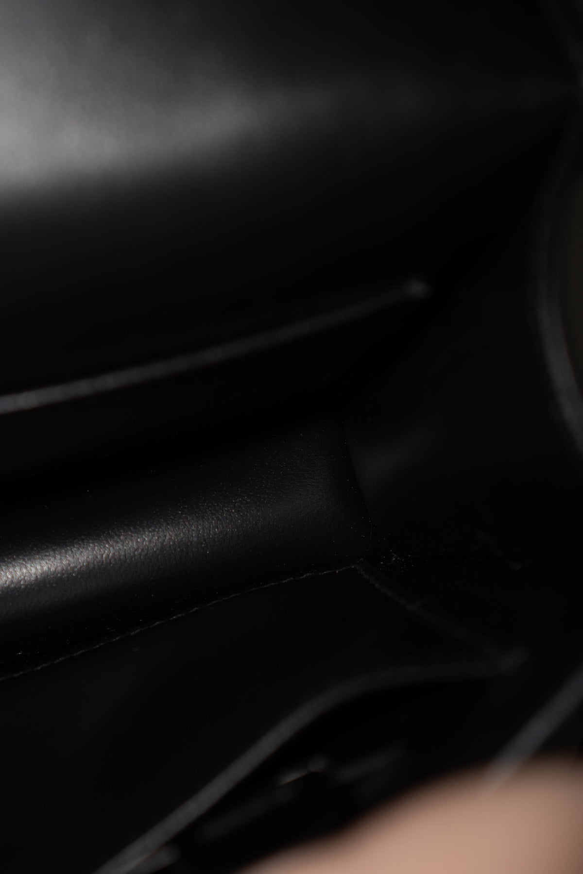Constanc Elan – Noir Box Leather with Gold Hardware