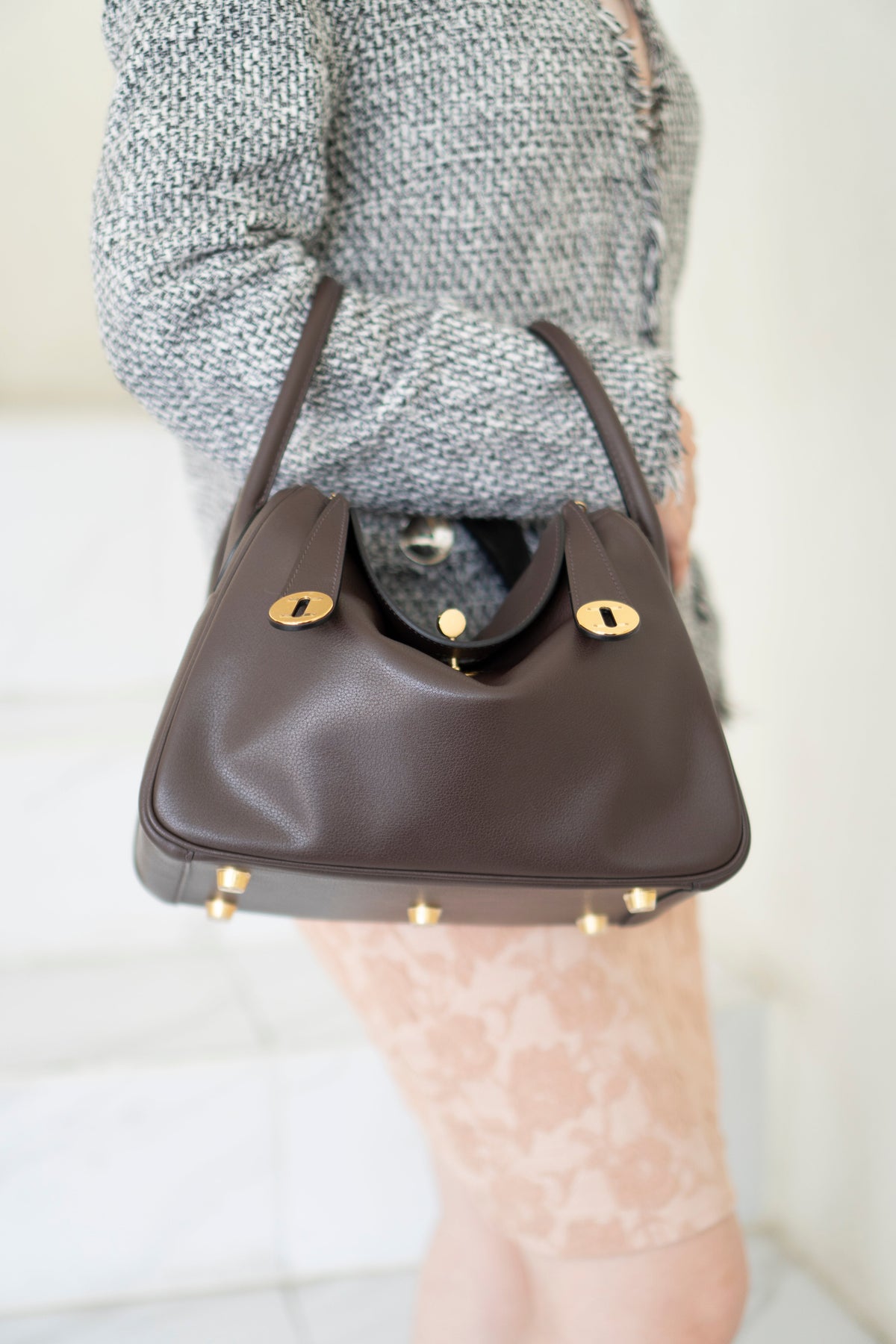 Lind 26 – Ebene Volupto Leather with Matte Croc Strap and Gold Hardware