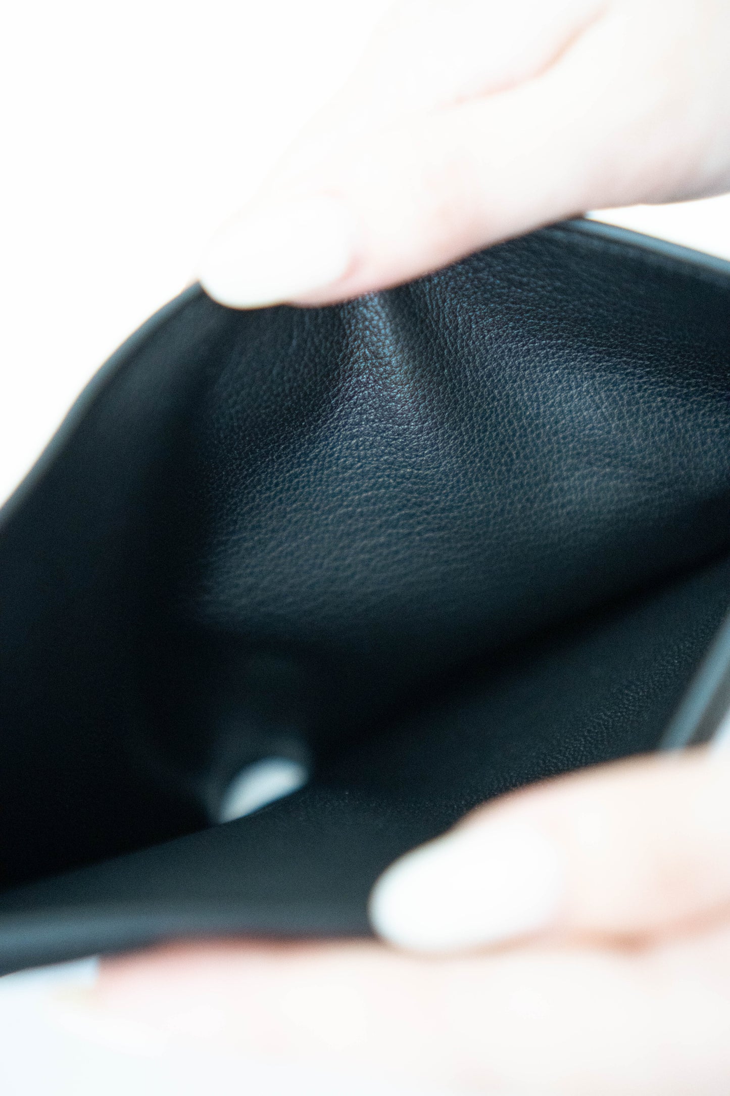 Bearn Compact Wallet – Black Epsom Leather with Gold Hardware