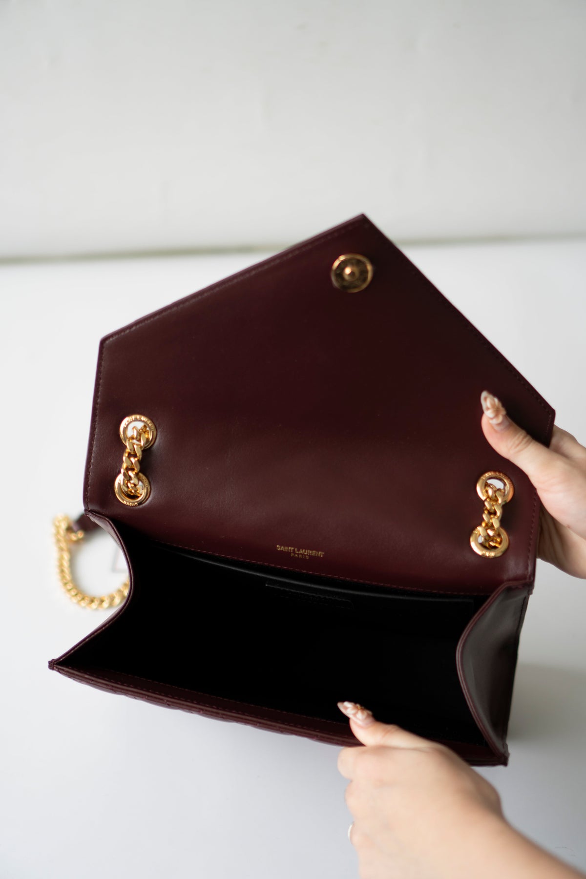 Envelope Medium – Burgundy Lambskin with Gold Hardware