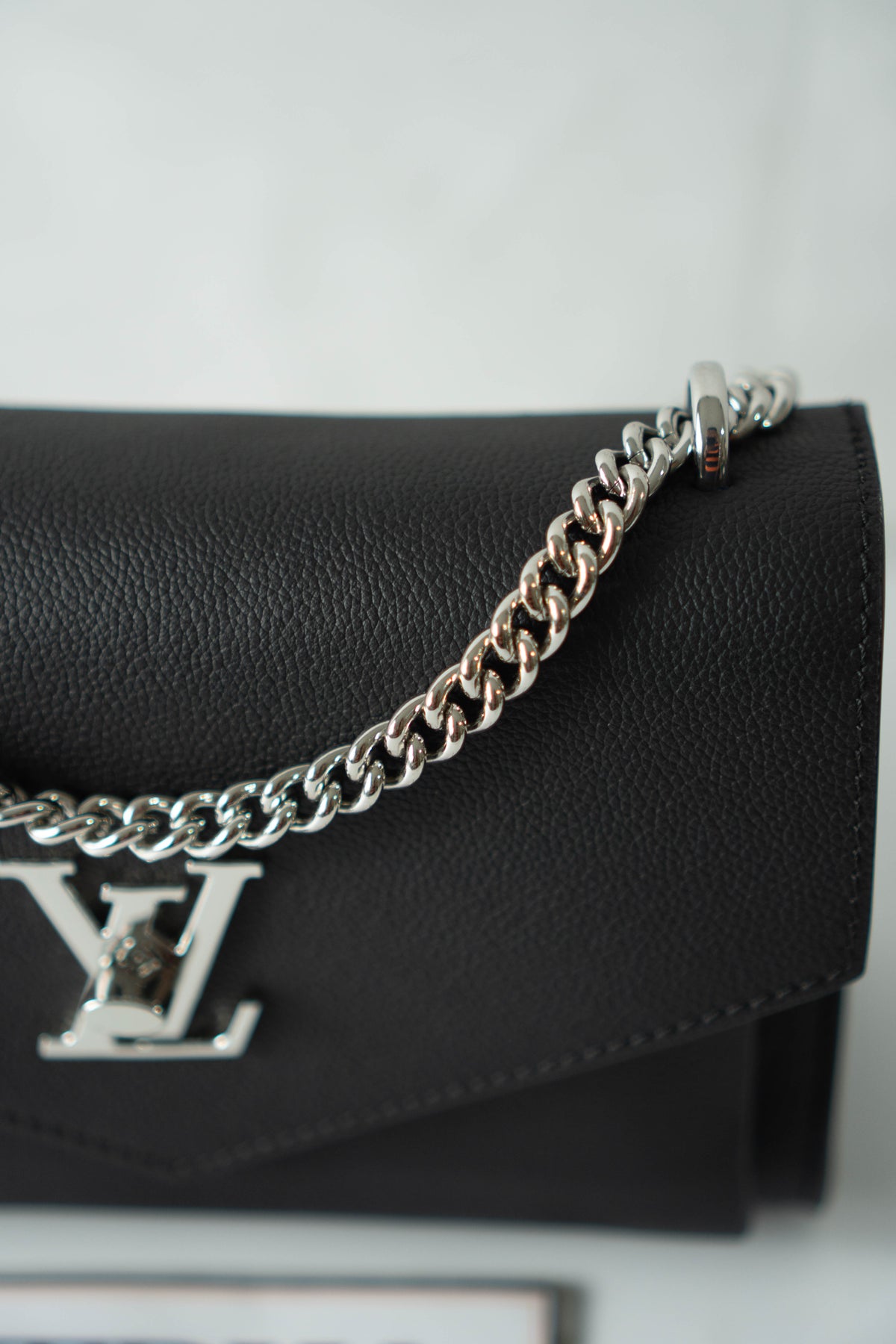 Lockme Chain PM – Black Grained Calfskin with Silver Hardware