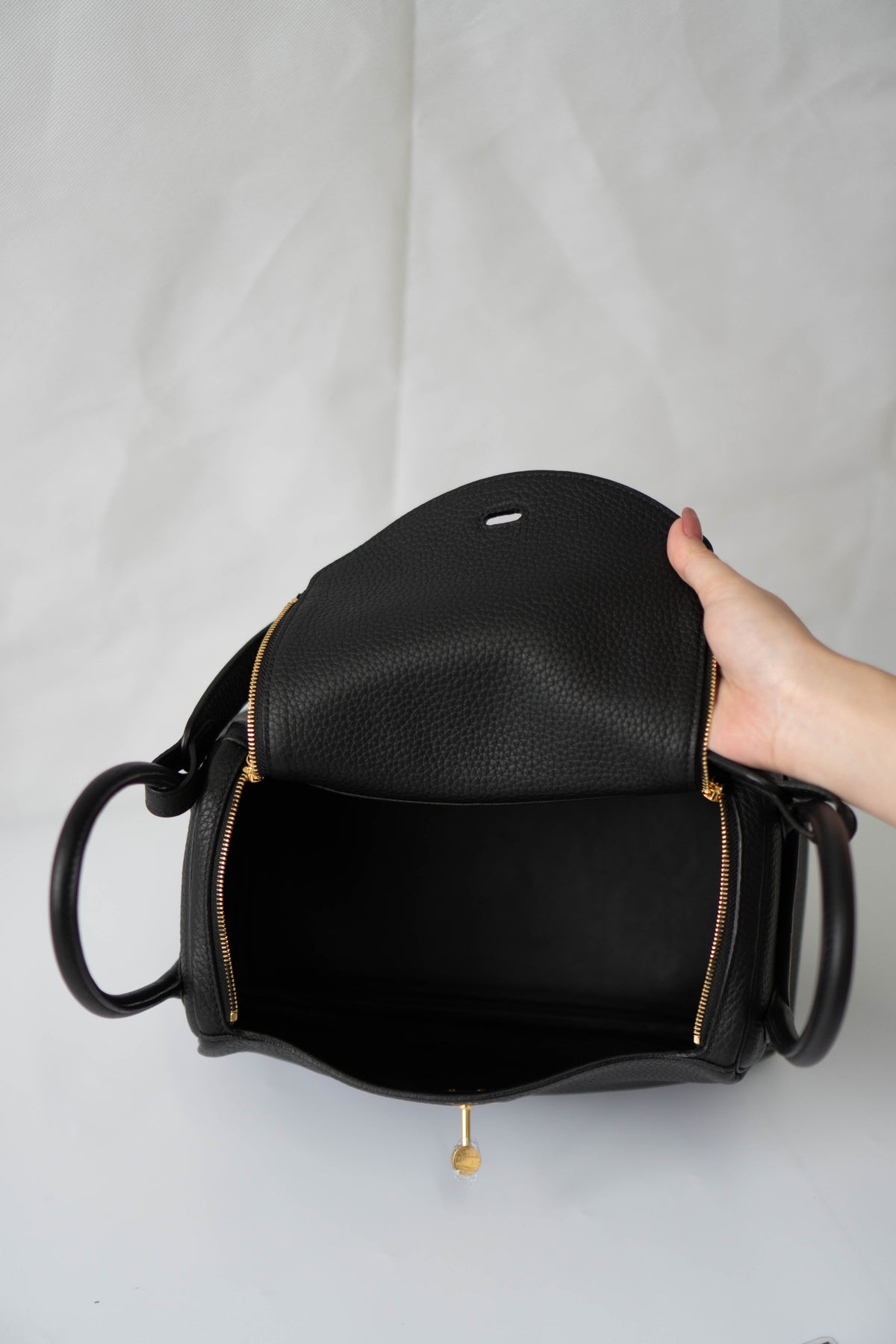 Lind 26 – Noir Clemence with Gold Hardware