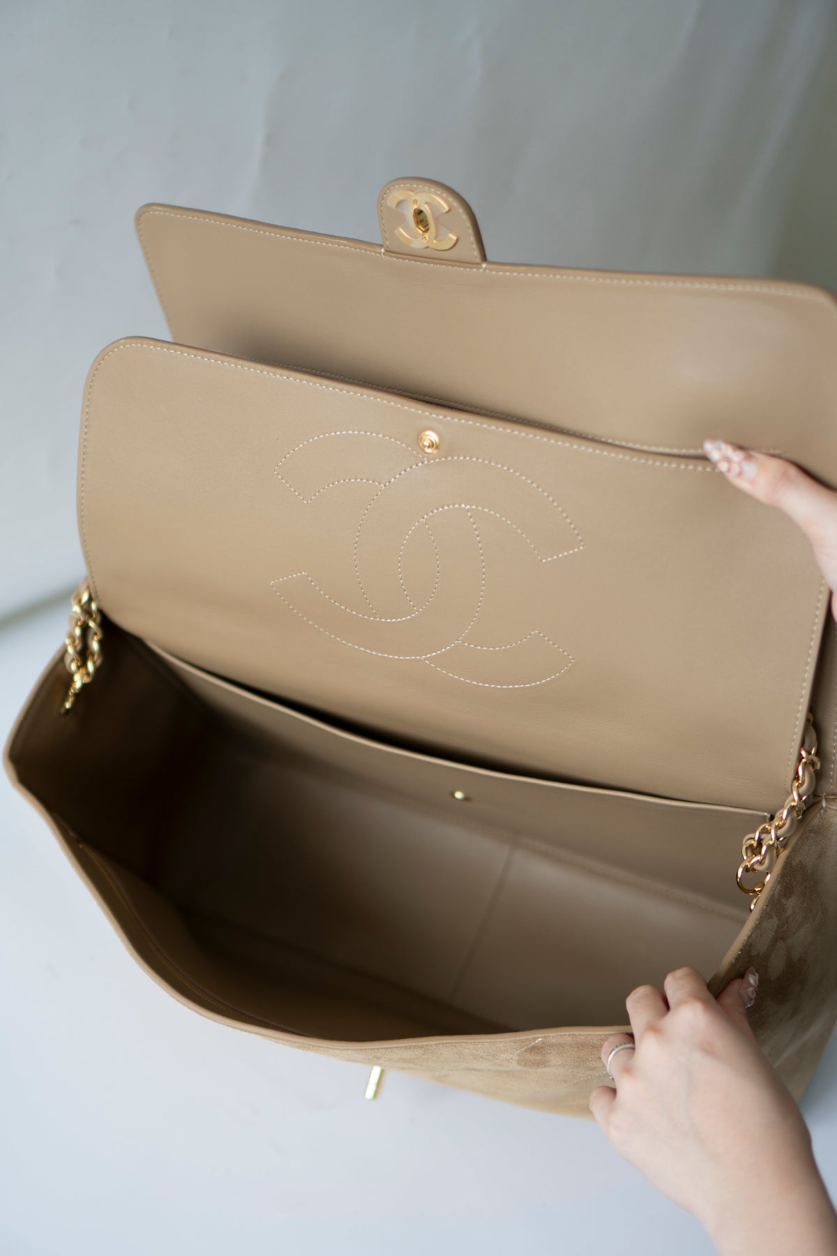Maxi Flap – Beige Suede Bonaudo Leather with Gold Hardware