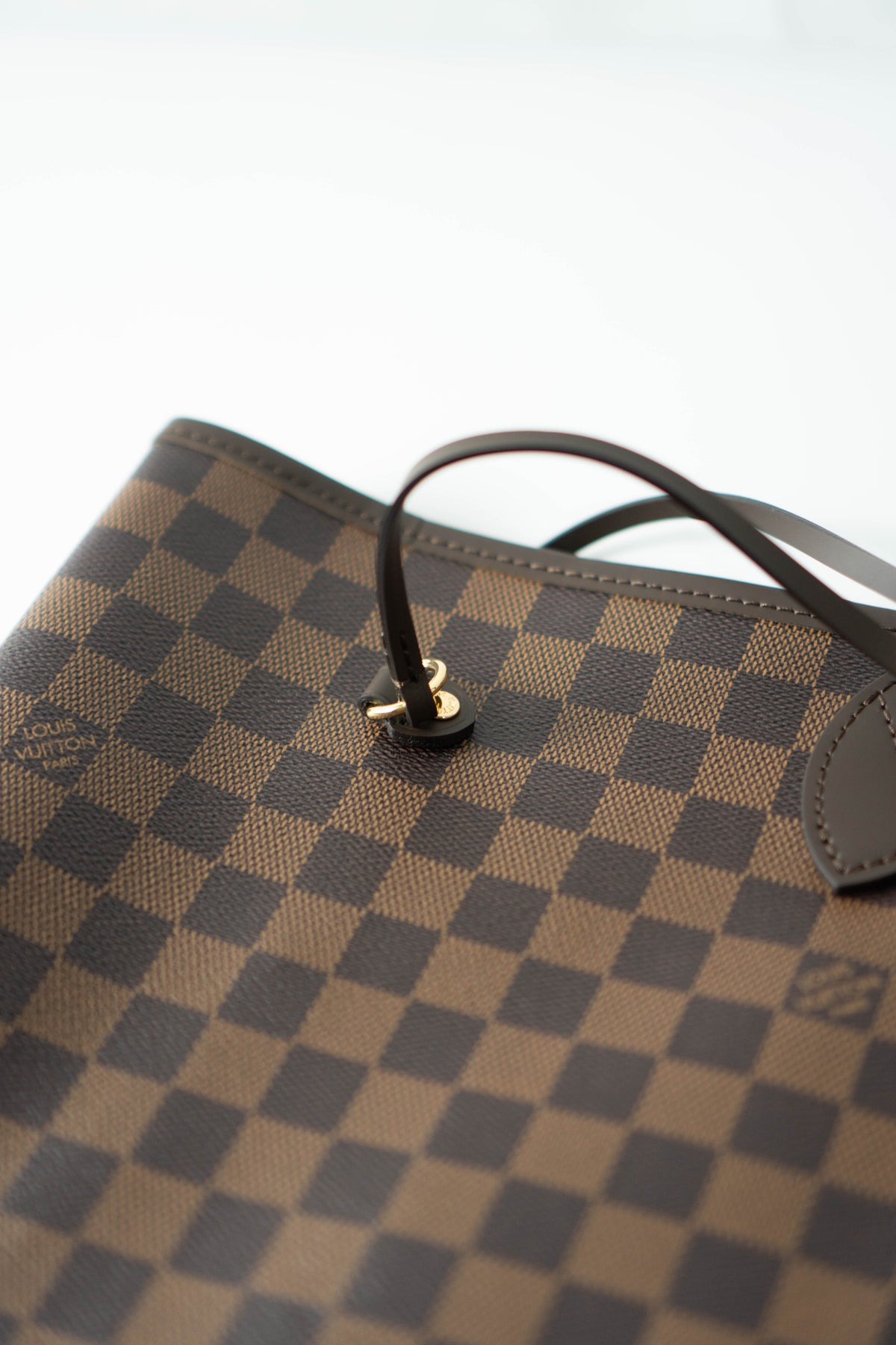 Neverfull MM – Damier Ebene Canvas with Red Interior