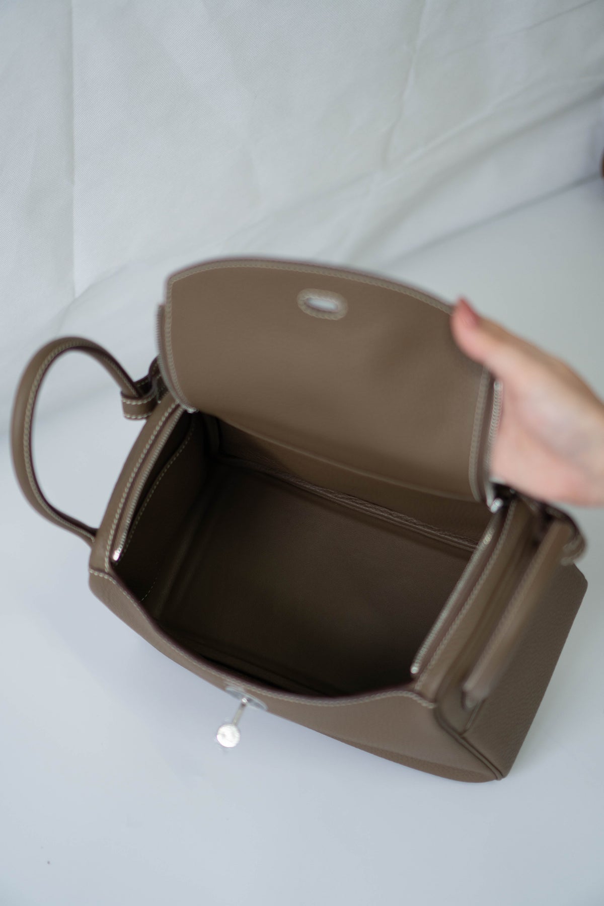 Lind 26 – Etoupe Clemence with Palladium Hardware