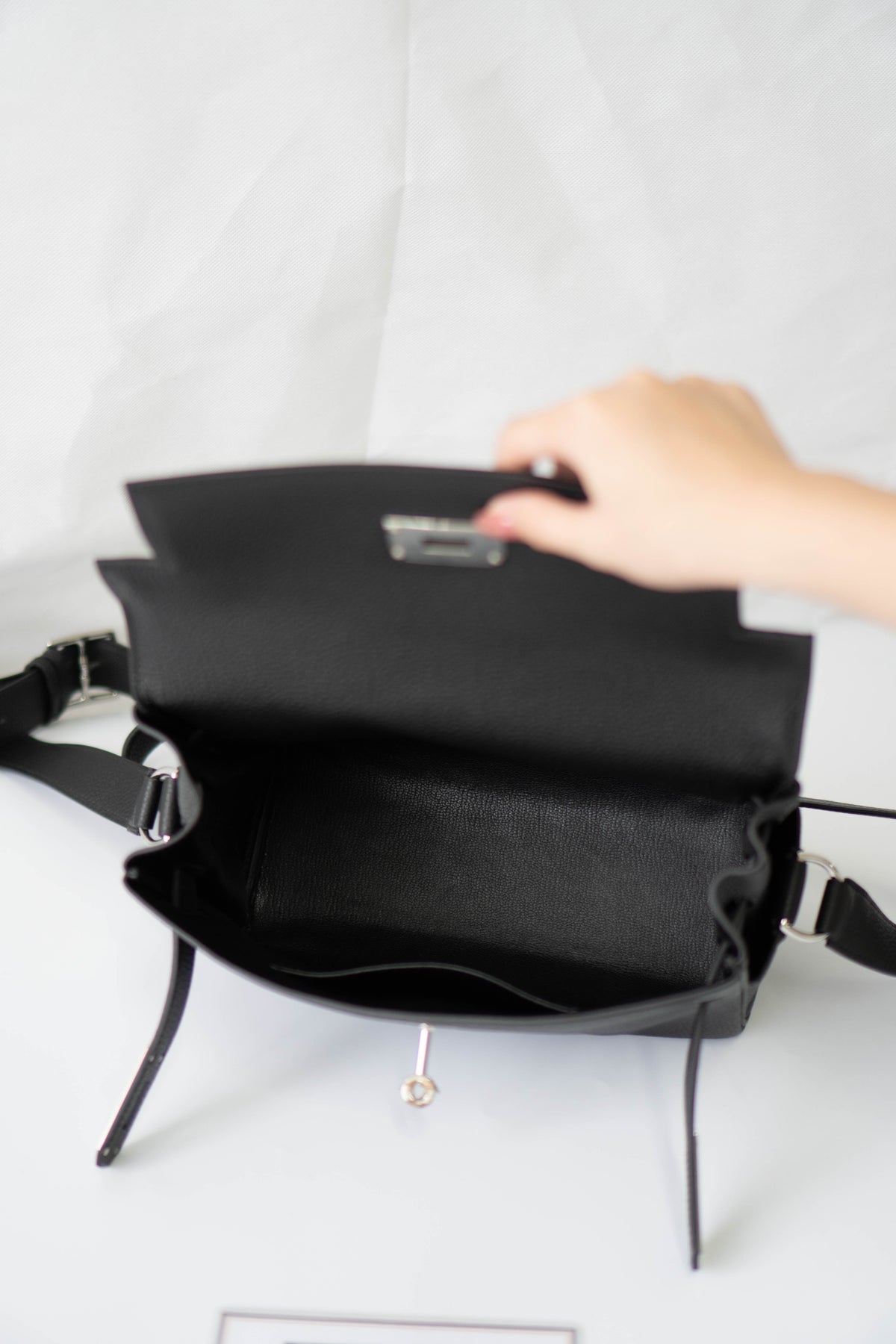 KL Messenger – Noir Togo (With Intricate Leather Veining) with Palladium Hardware