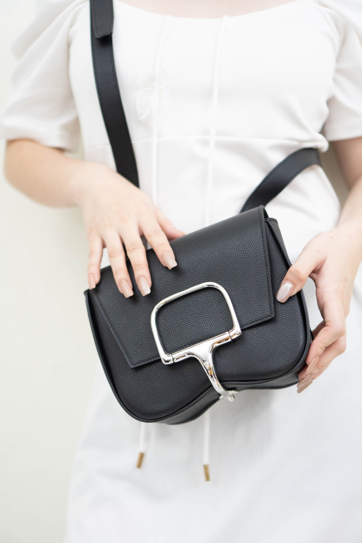 Della in Noir Epsom with Palladium Hardware
