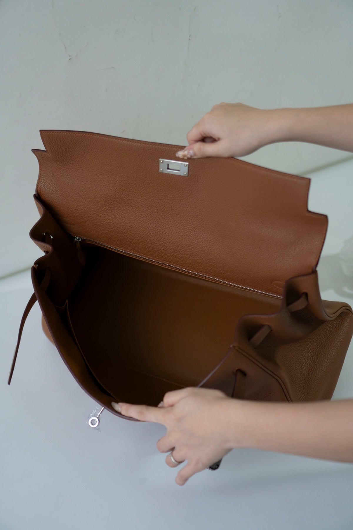 KL Shoulder 42 – Gold Clemence Leather with Palladium Hardware