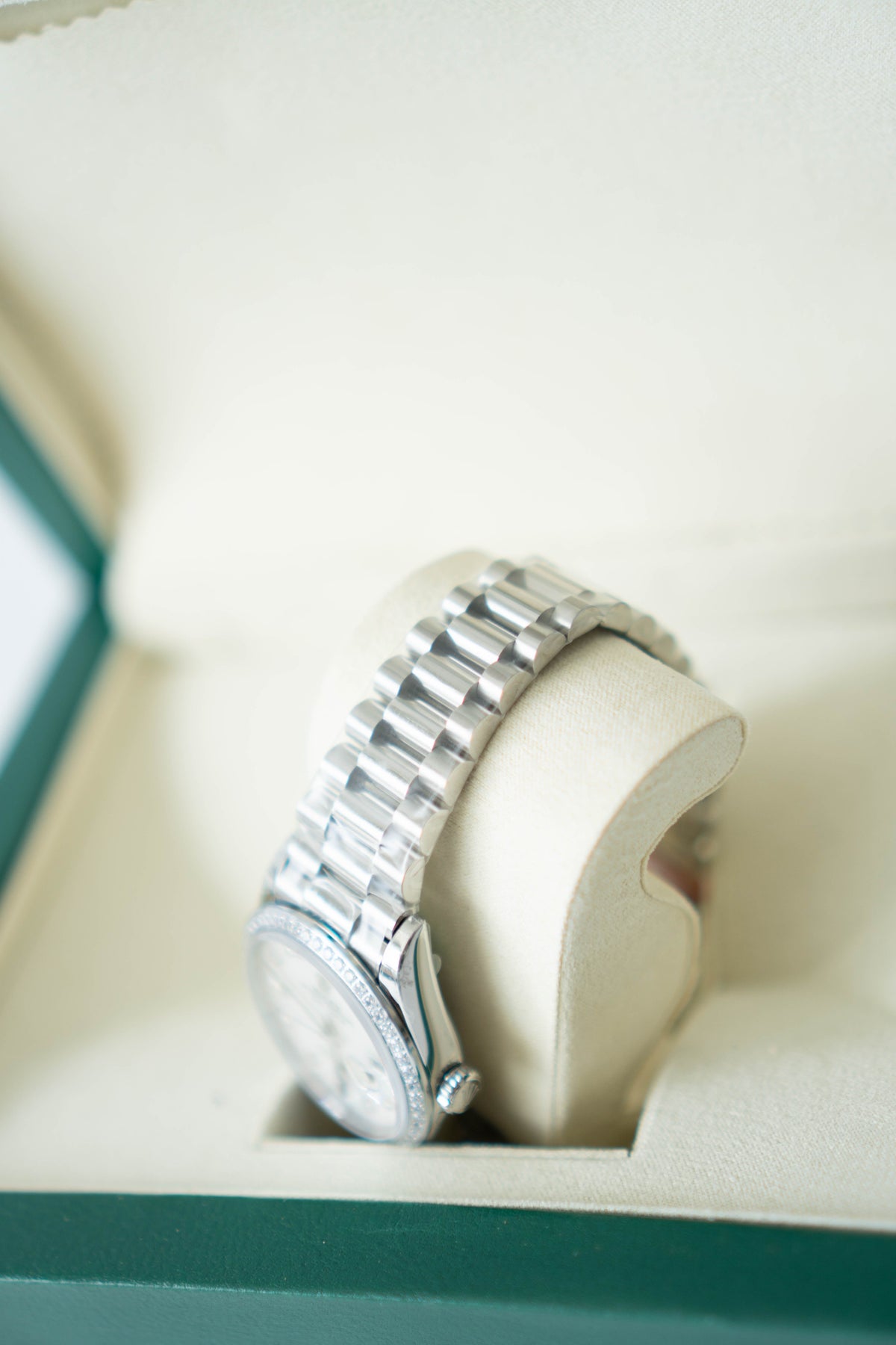 Day 36 in 18k plated white gold, gems-set bezel President bracelet watch