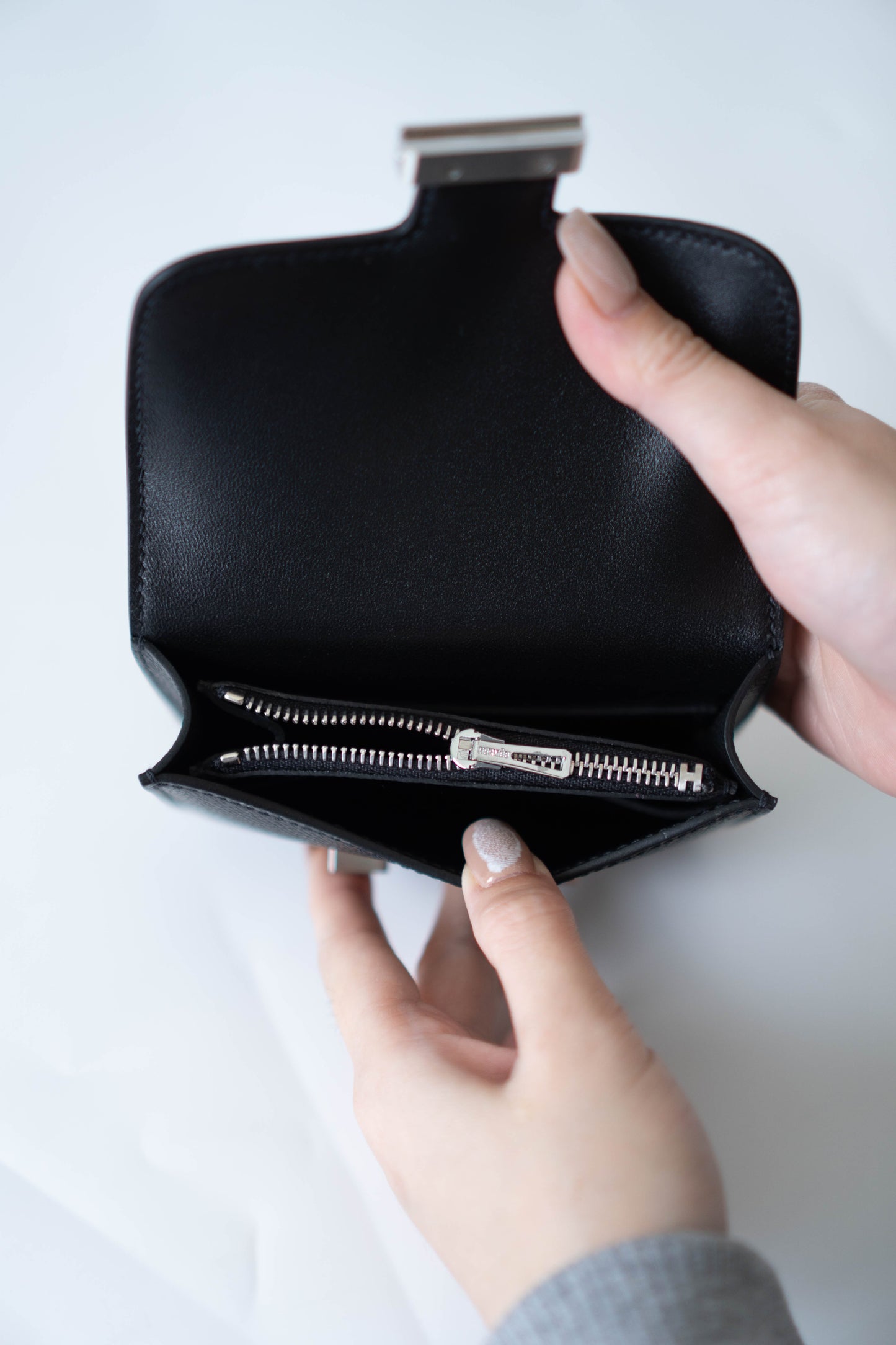 Constanc Slim Touch Lizard In Noir Epsom Calfskin with Palladium Hardware