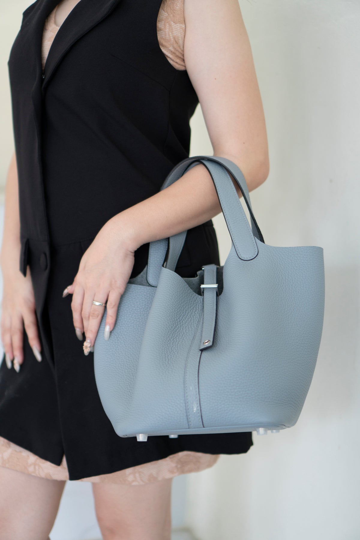 Pico 22 – Gris Pantin Clemence Leather with Palladium Hardware