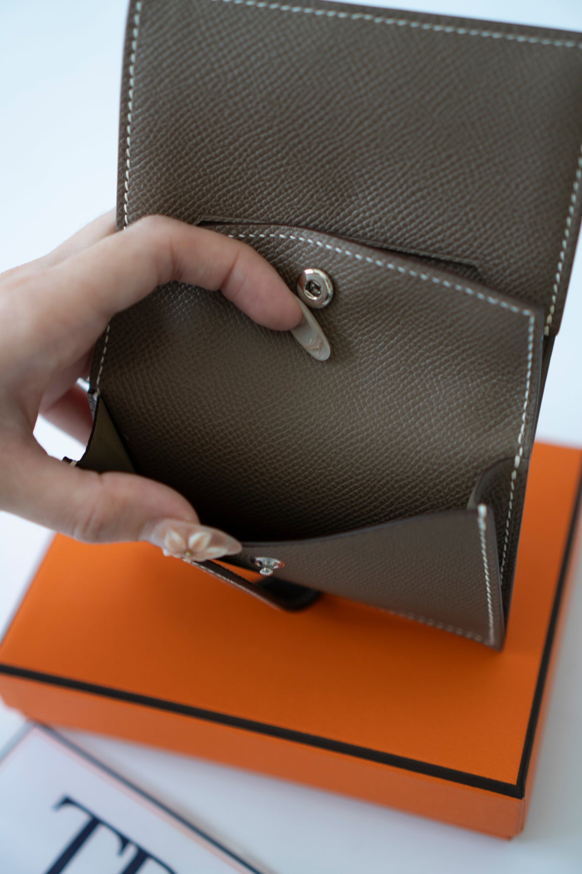 Bearn Card Wallet – Etoupe Epsom Leather with Palladium Hardware