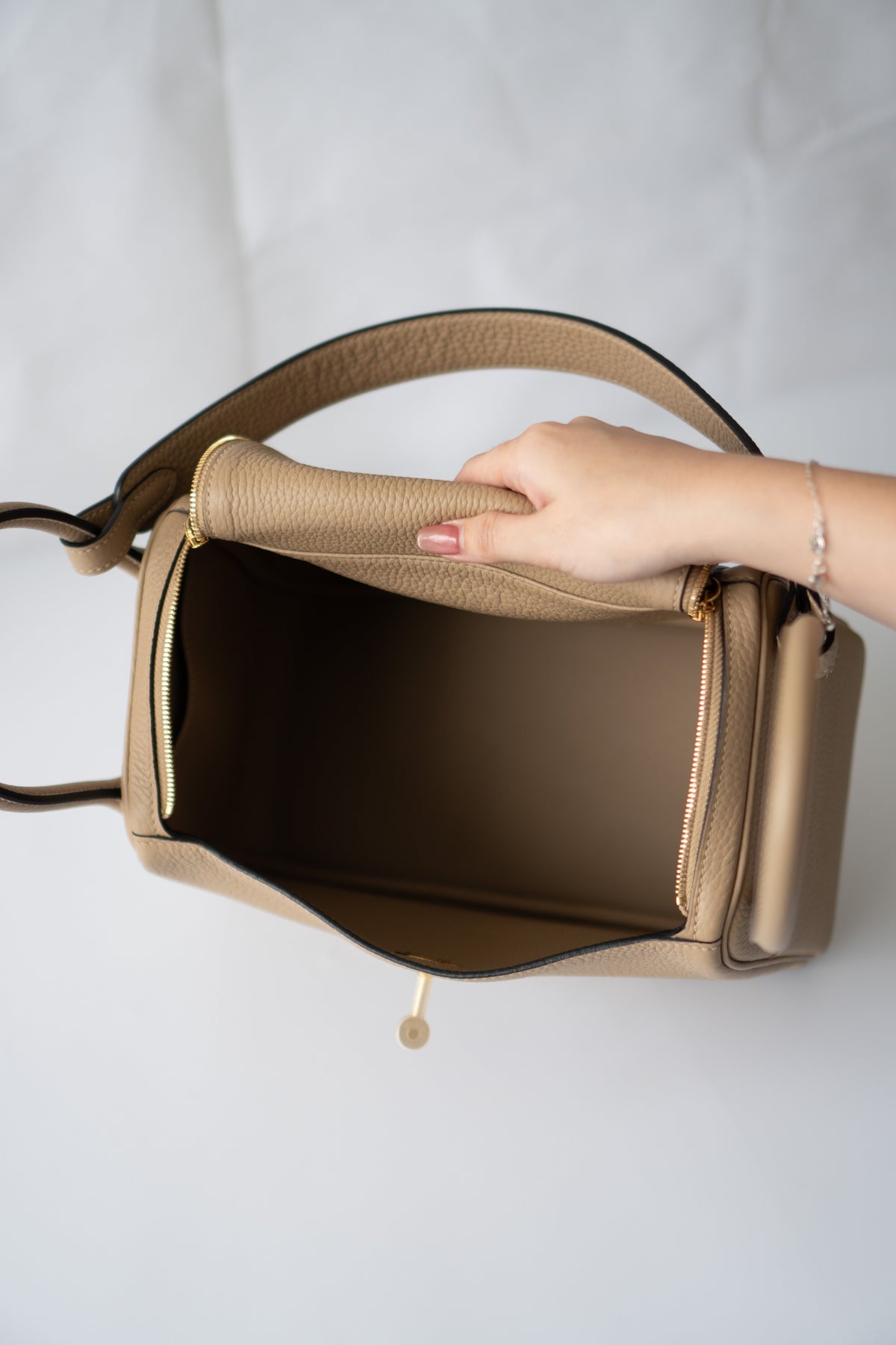 Lind 26 – Beige Marfa Clemence with Gold Hardware