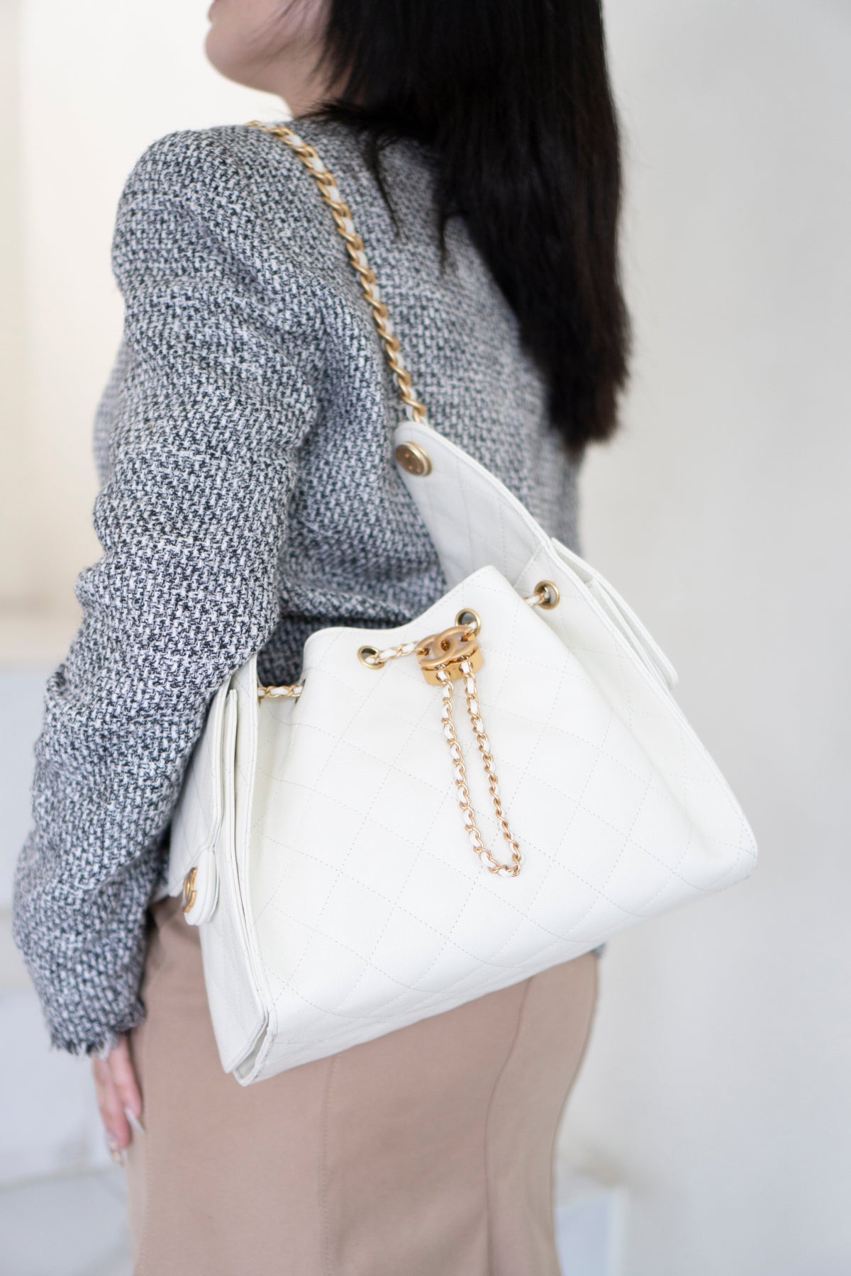 C25 Small – White Caviar Leather with Metal Drawstring Chain Strap