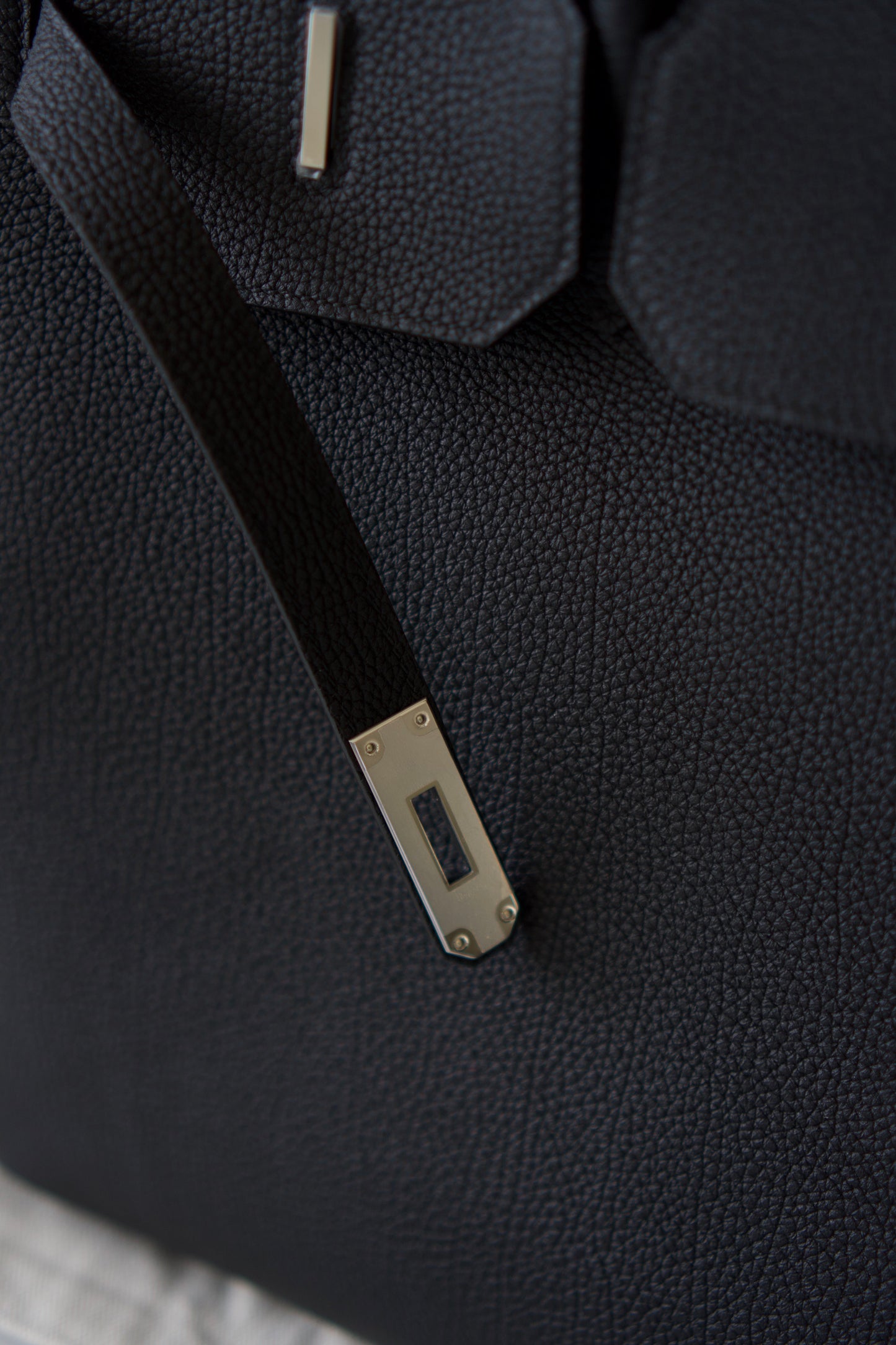 Birkin 25 – Noir Togo Leather with Palladium Hardware