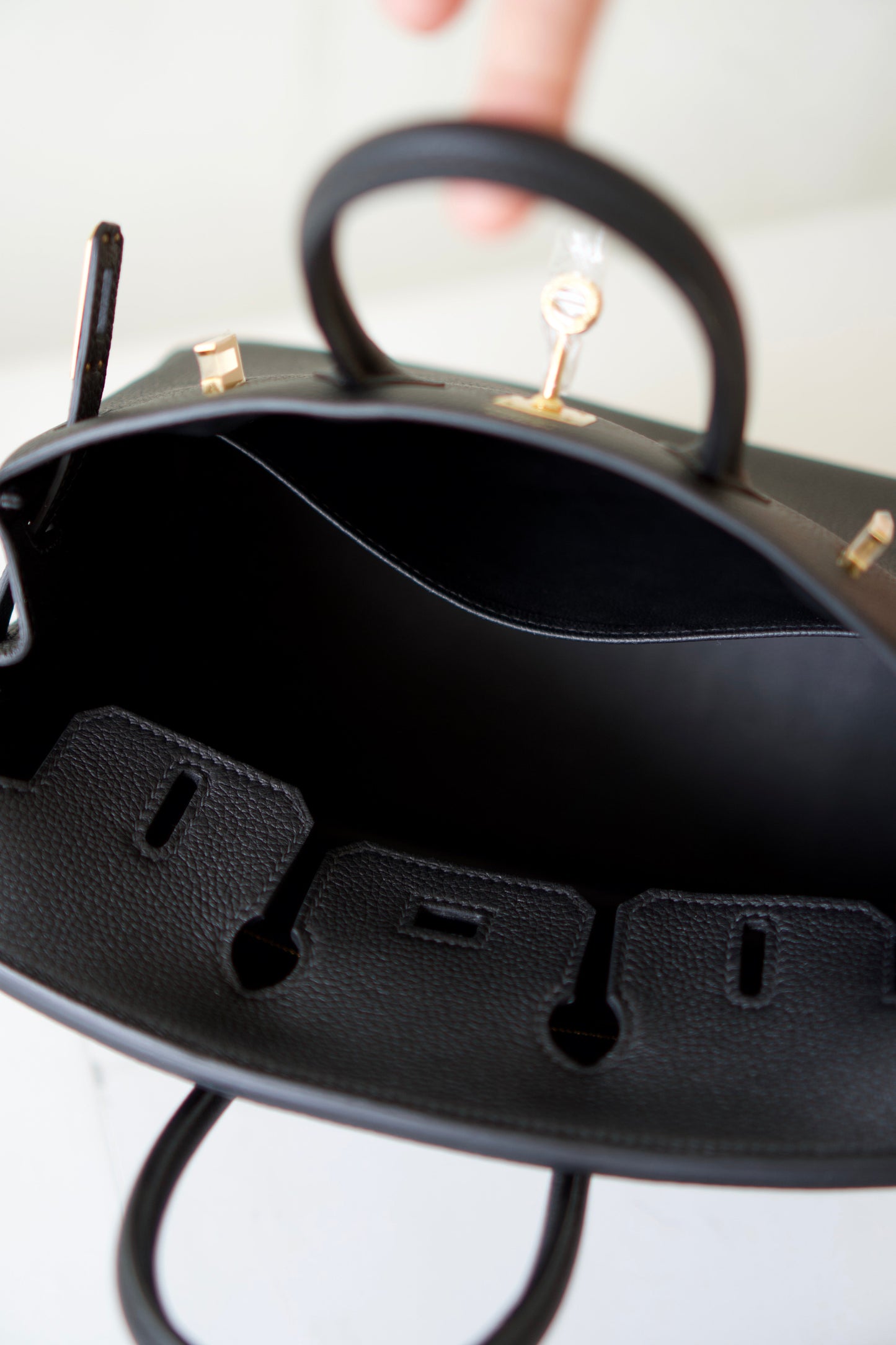 BK 25 – Noir Togo Leather with Gold Hardware