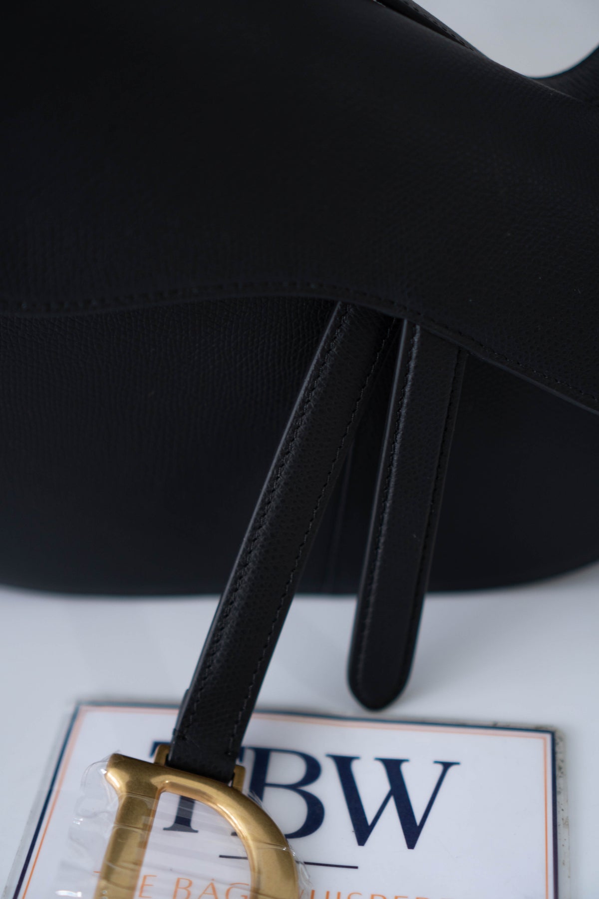 Saddle Medium Bag Single Flap – Black Grained Calfskin in Gold Hardware