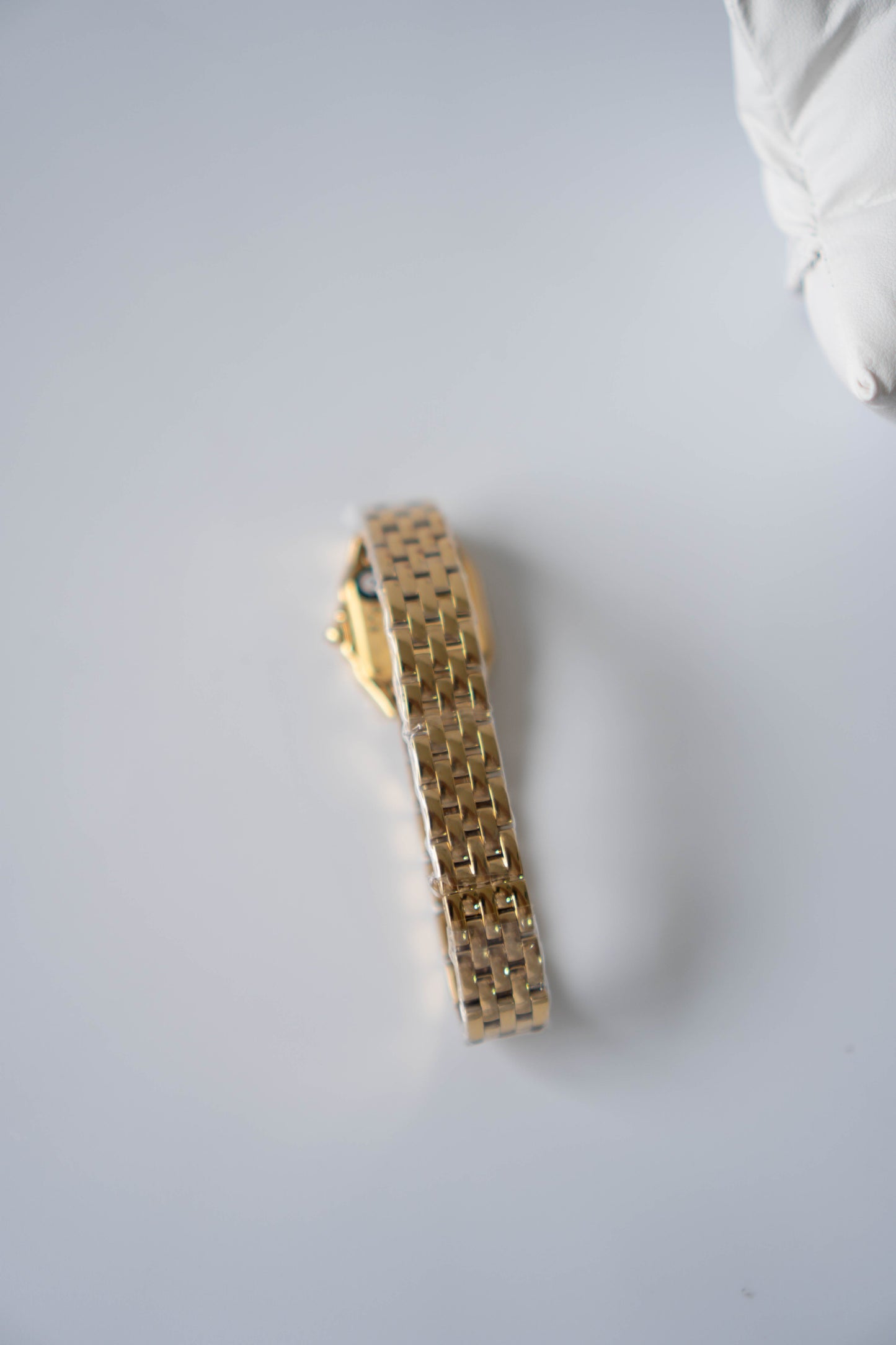 Panthère de Cart Watch – Small Model Yellow Gold with Gem Bezel