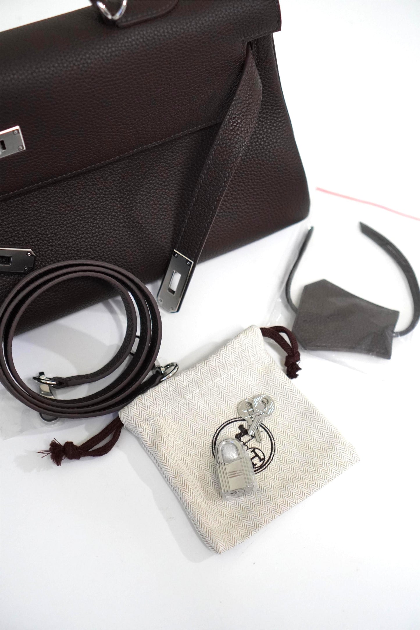 KL Shoulder 42 in Ebene leather