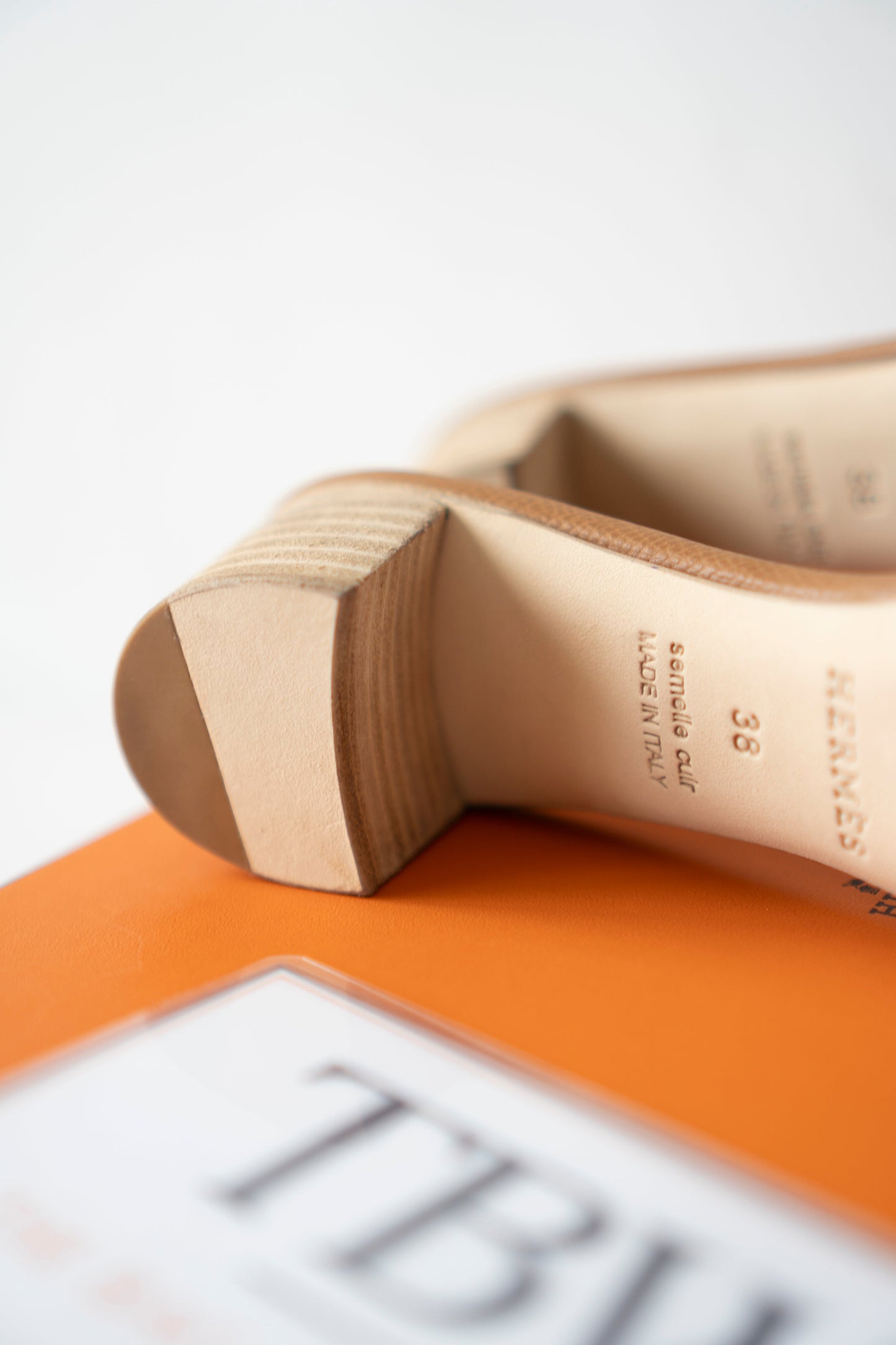 Oasis Sandals – Gold Epsom Leather