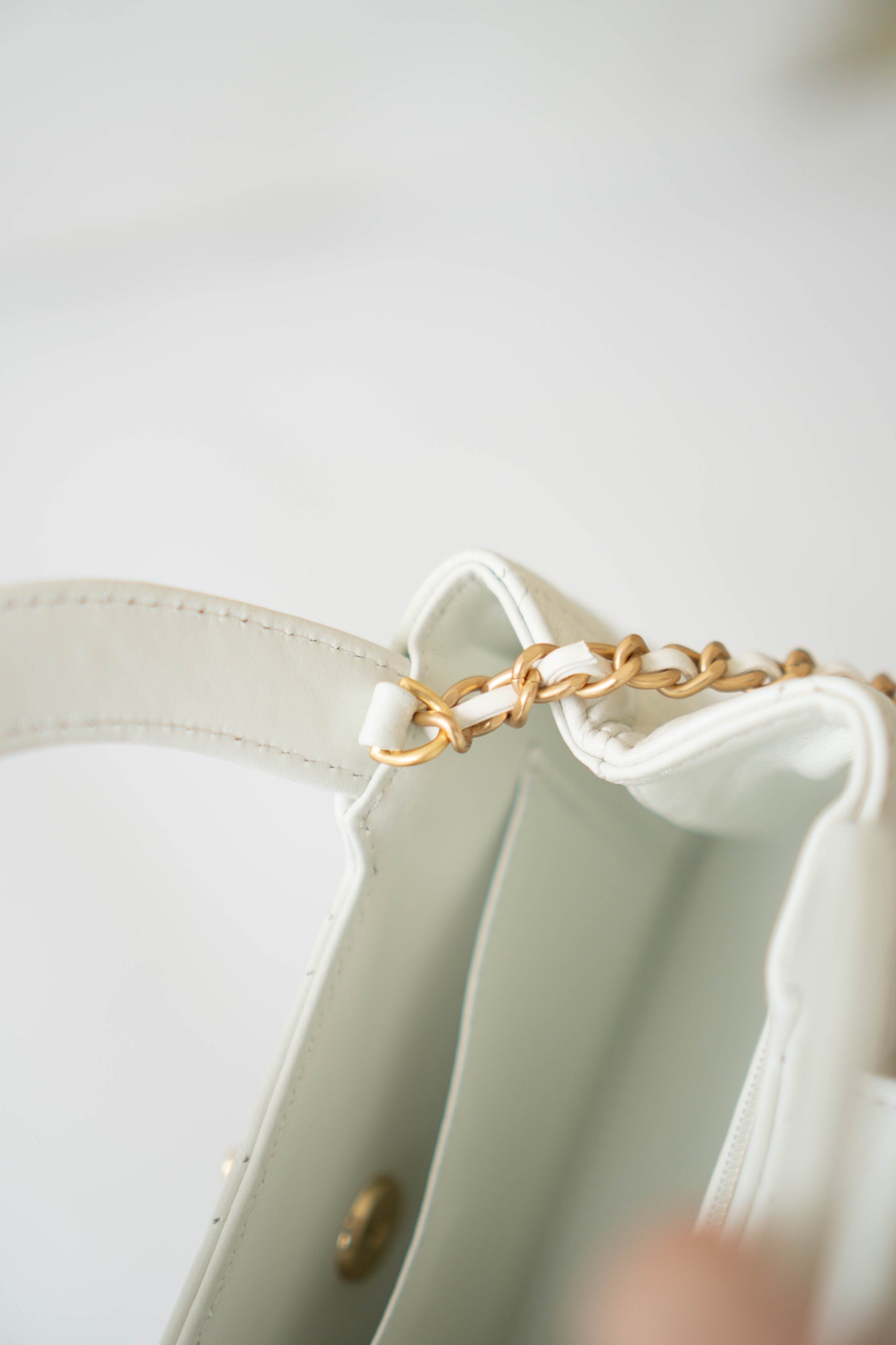 CC Kelly – White Quilted Leather with Gold Hardware