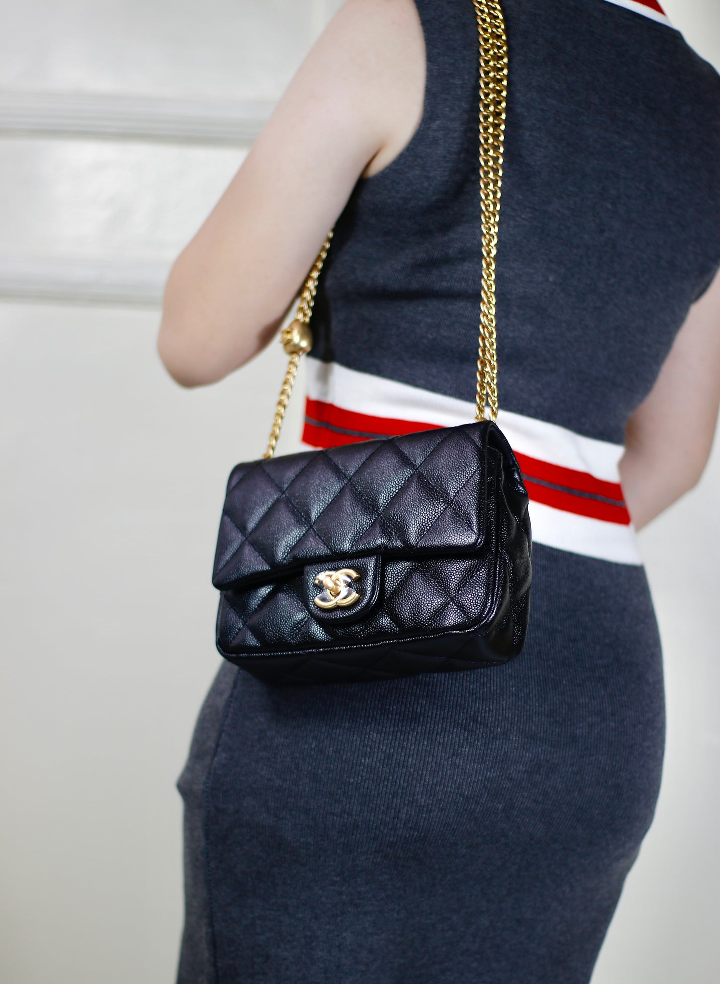 Pearl Crush Mini – Black Caviar with Gold Hardware