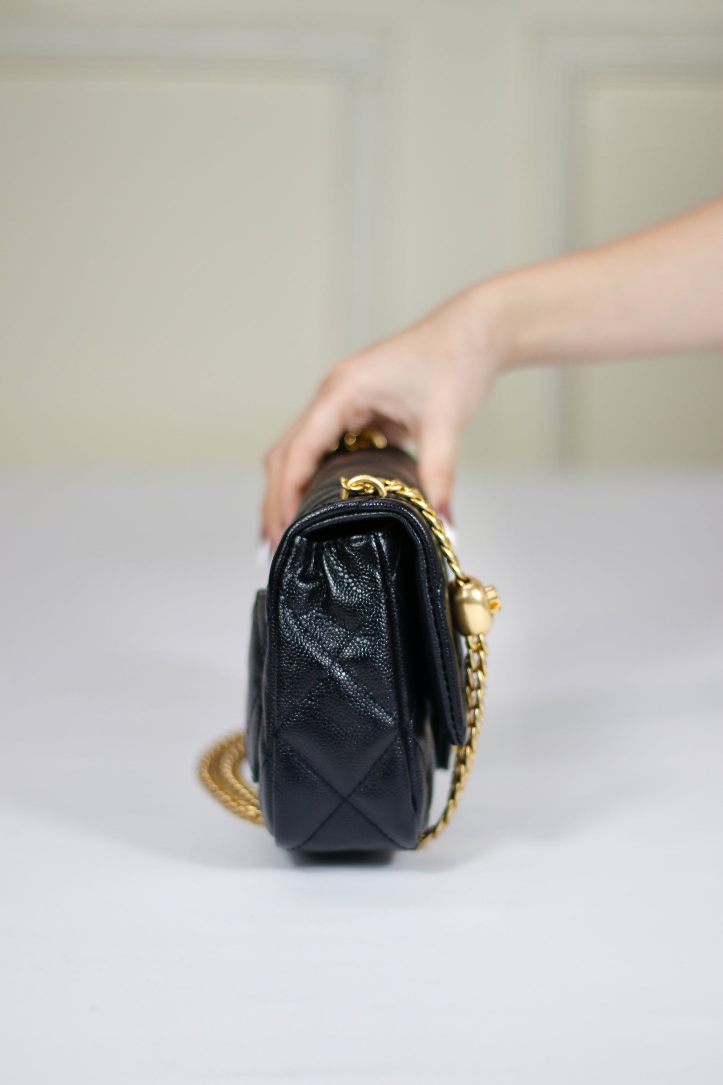 Pearl Crush Mini – Black Caviar with Gold Hardware