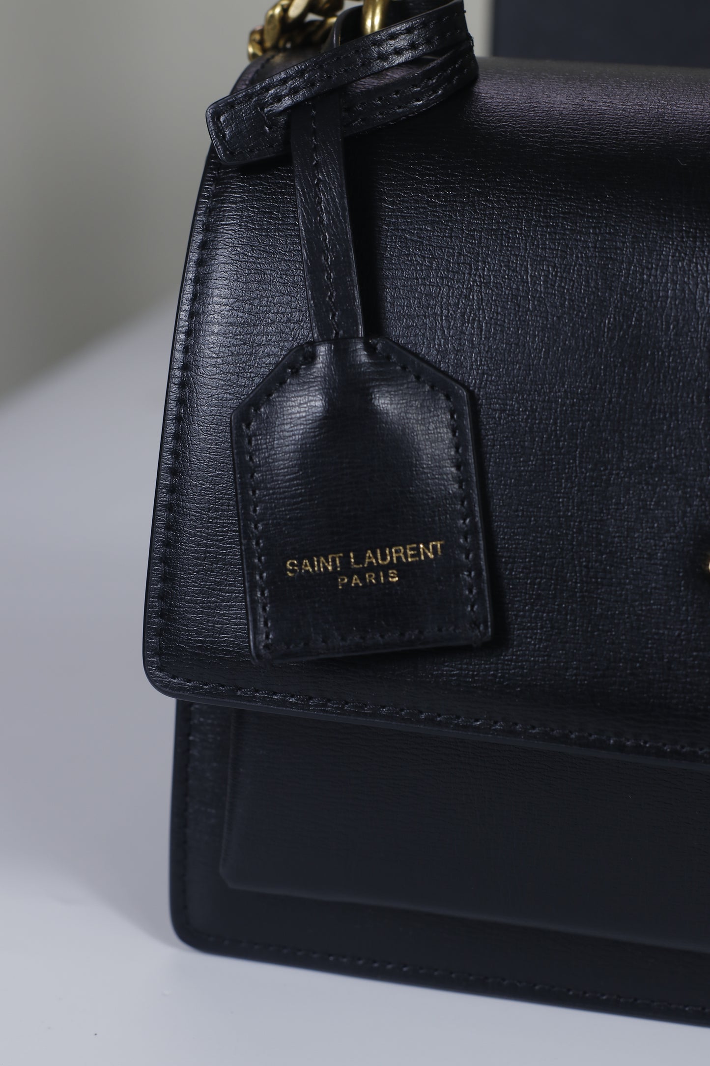 Laurent Sunset Medium – Black with Gold Hardware