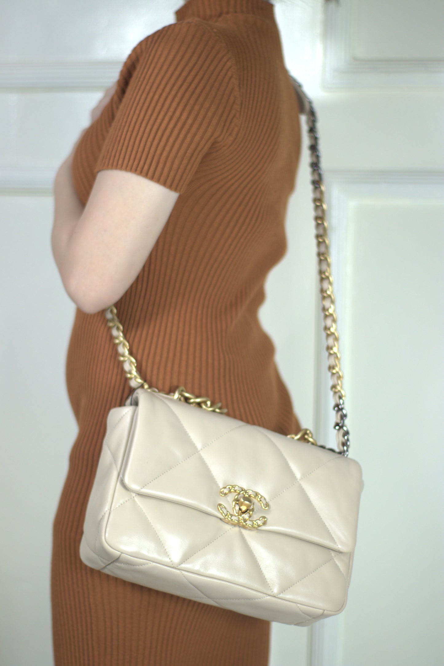 Small 19 Flap Bag in Beige Lambskin