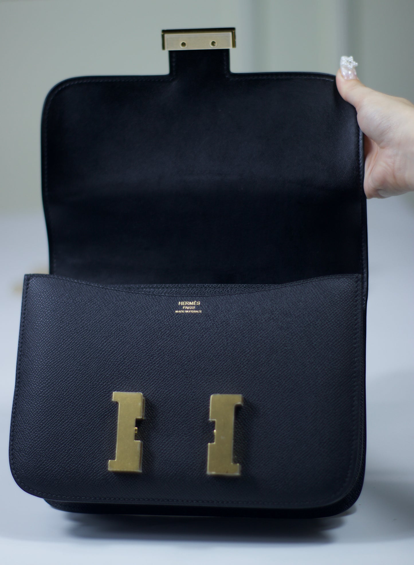 Constance 24 noir epsom leather gold hardware