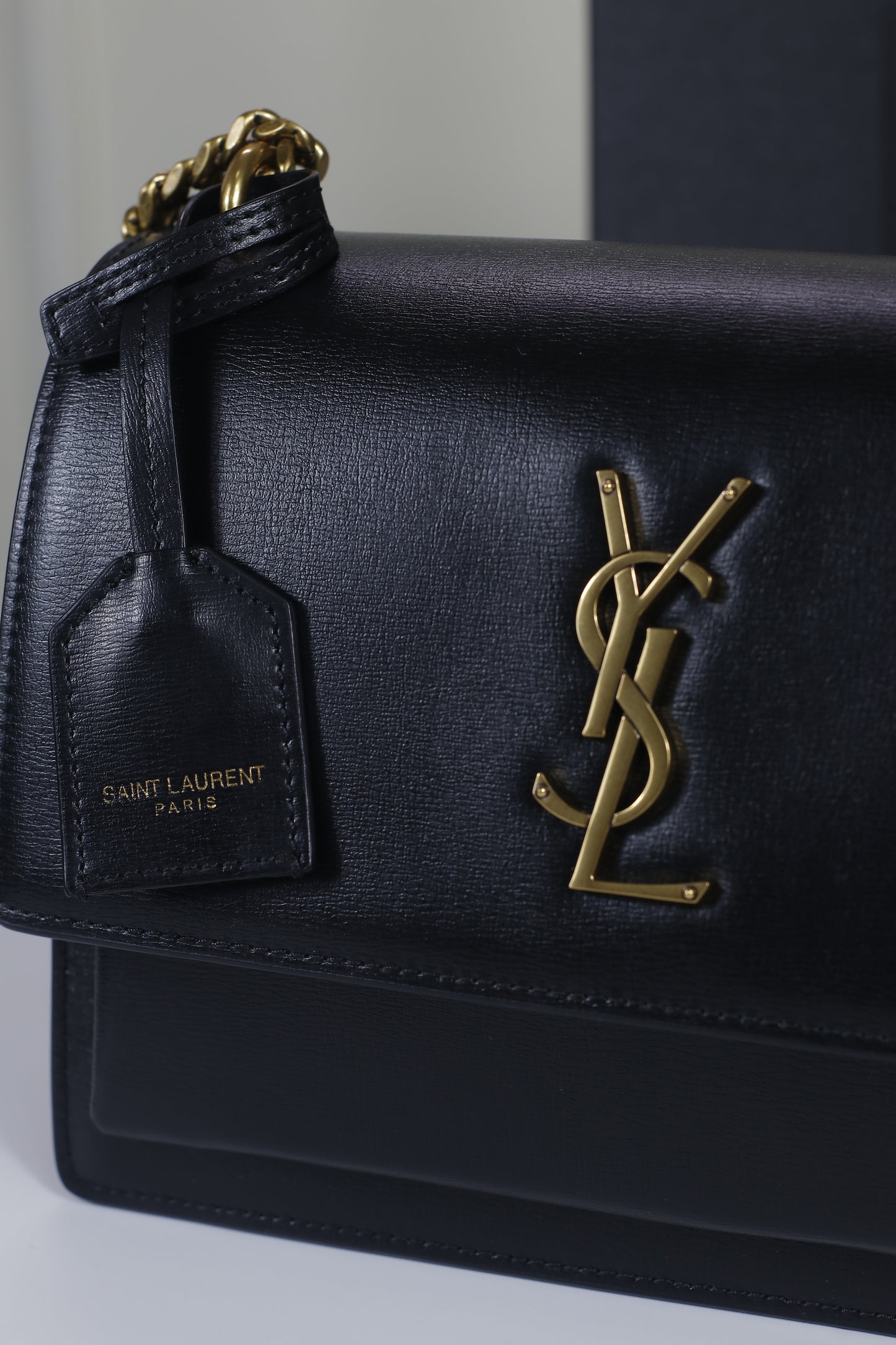 Laurent Sunset Medium – Black with Gold Hardware