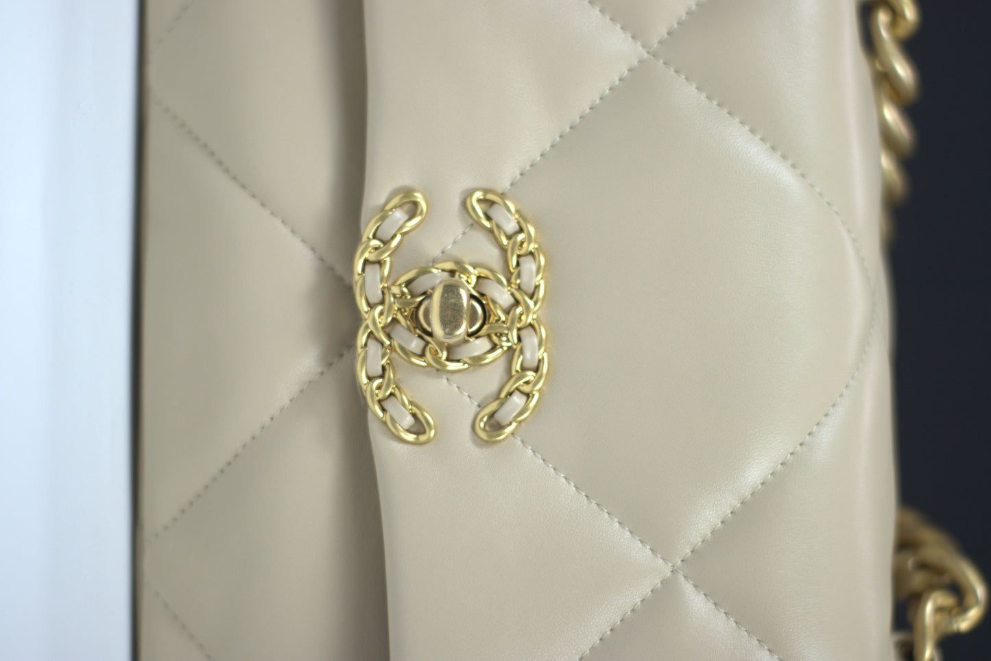 Small 19 Flap Bag in Beige Lambskin