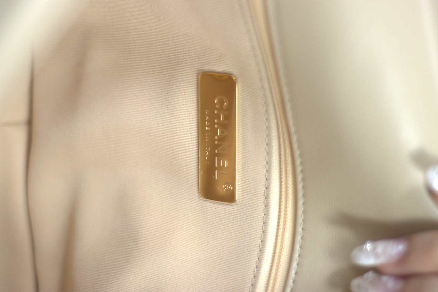 Small 19 Flap Bag in Beige Lambskin