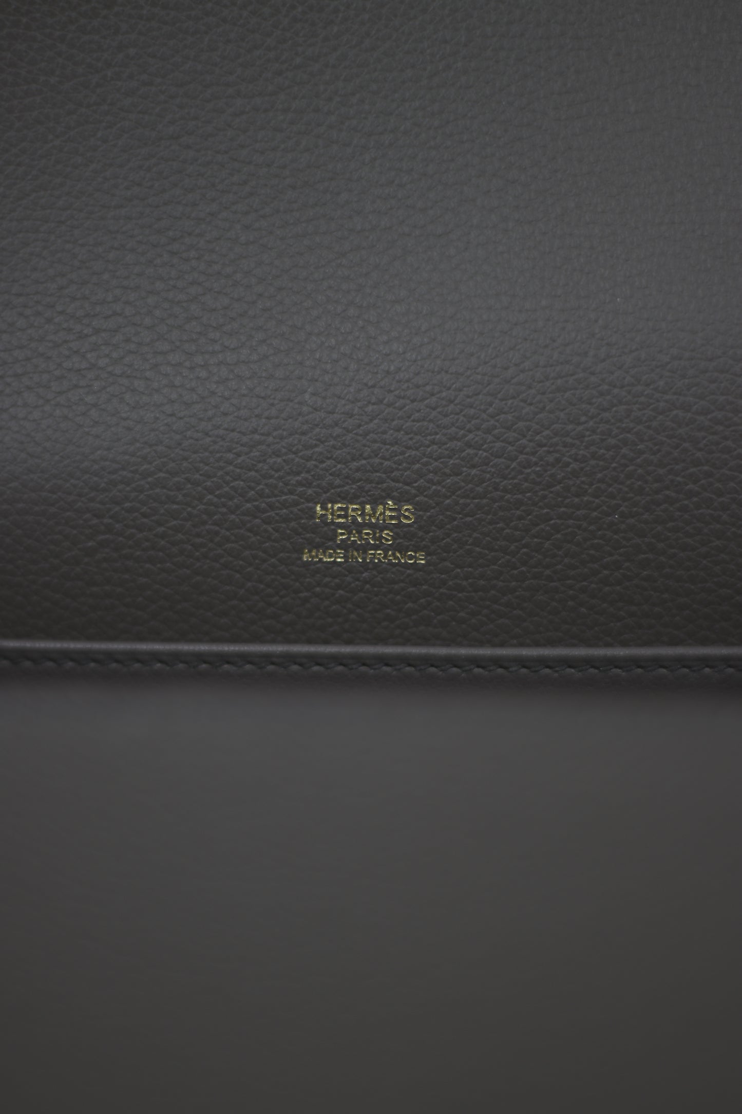 Roulis 18 – Etain with Gold Hardware
