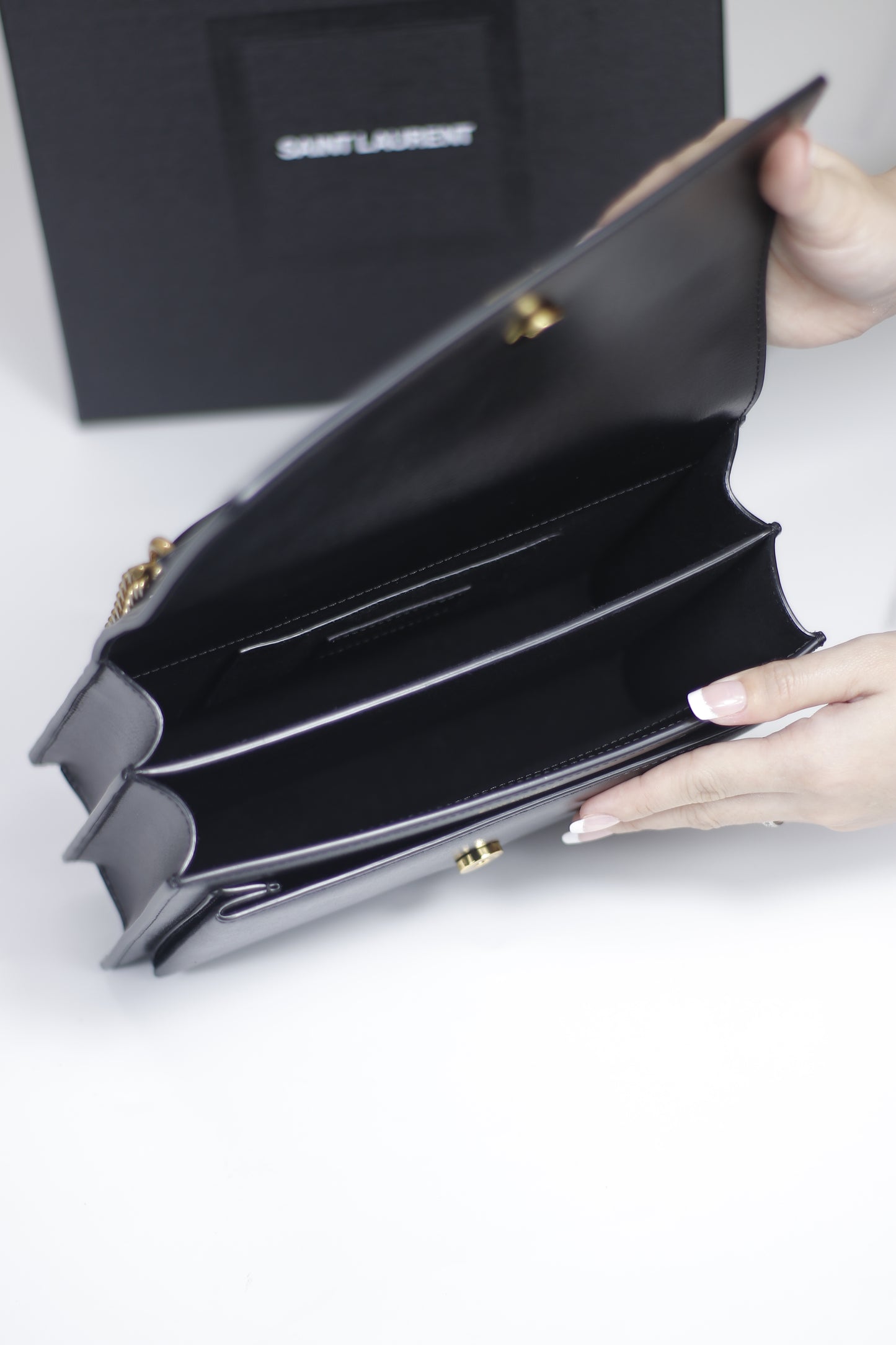 Laurent Sunset Medium – Black with Gold Hardware