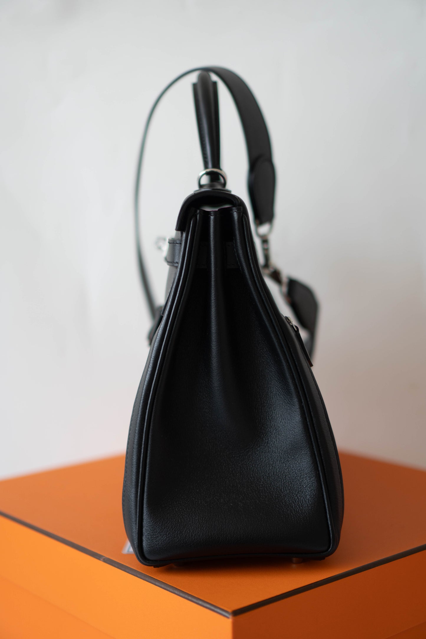 KL Lakis 35 – Black Swift Leather with Palladium Hardware