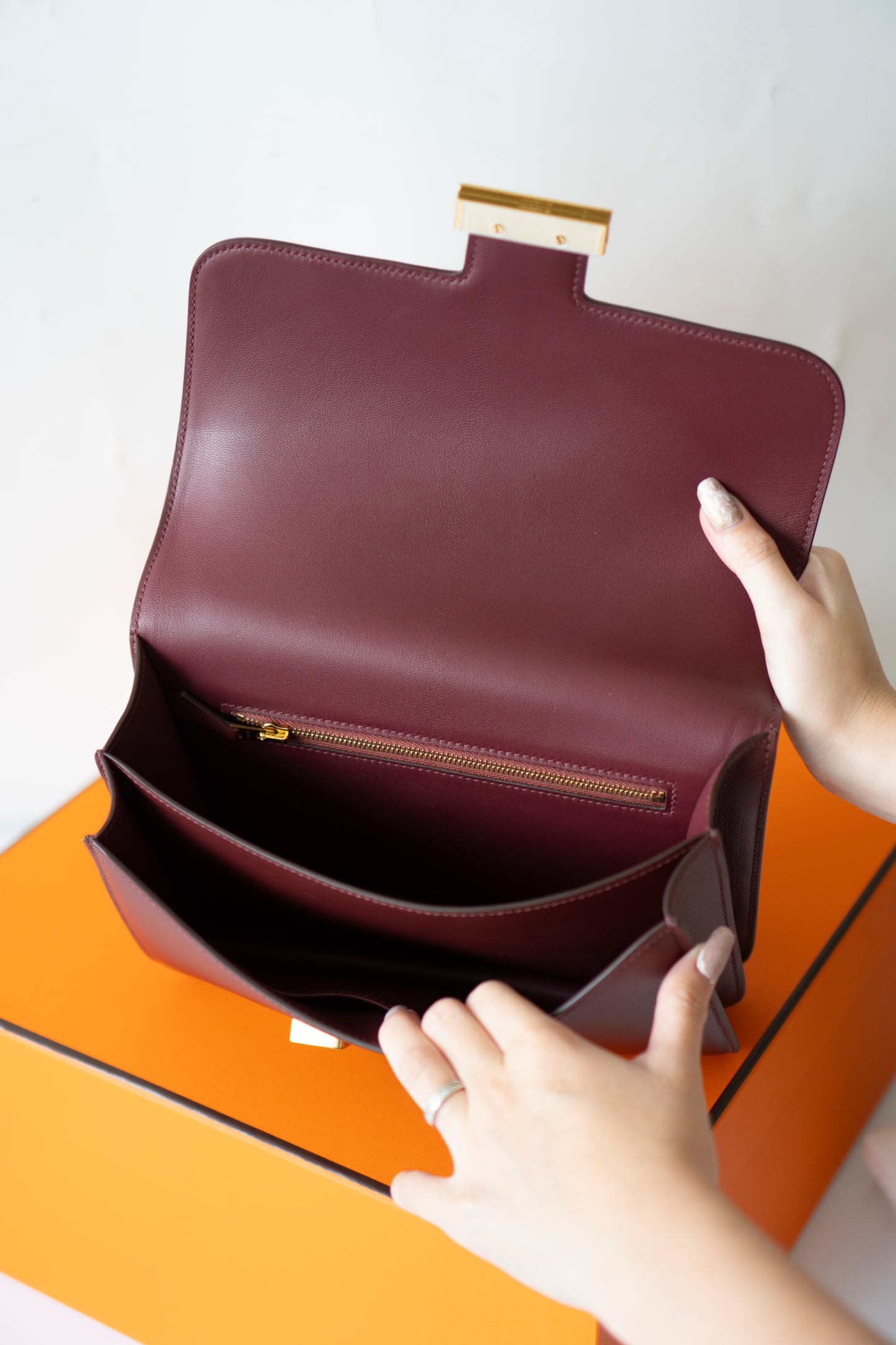 Constanc 24 – Rouge H Evercolor Leather with Gold Hardware (Leather-Covered H Clasp)