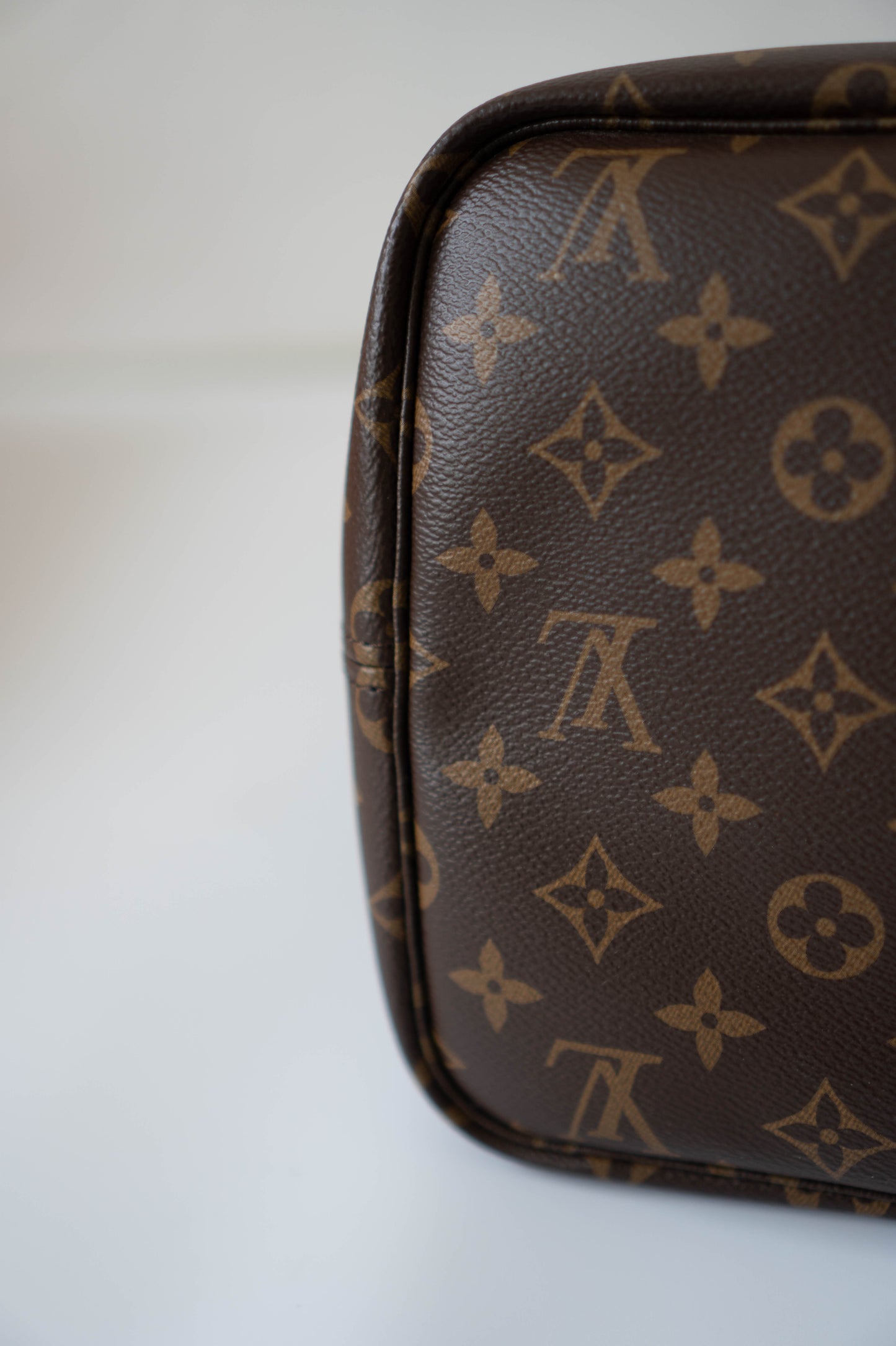 Neverfull Bandoulière Inside Out GM – Monogram Canvas with Natural Leather Trim