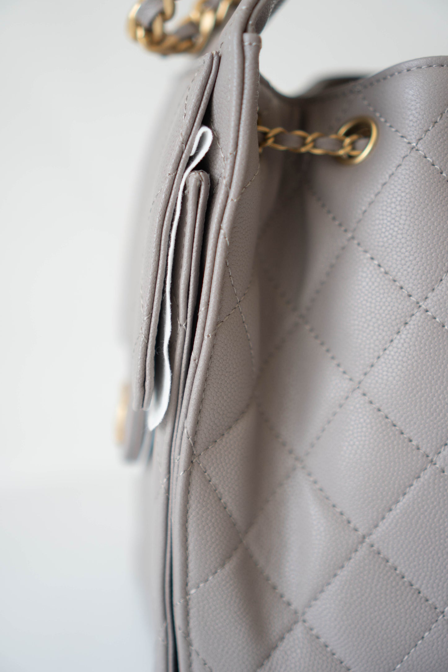 25K Small Hobo Bag – Lilac Grained Calfskin with Gold Hardware